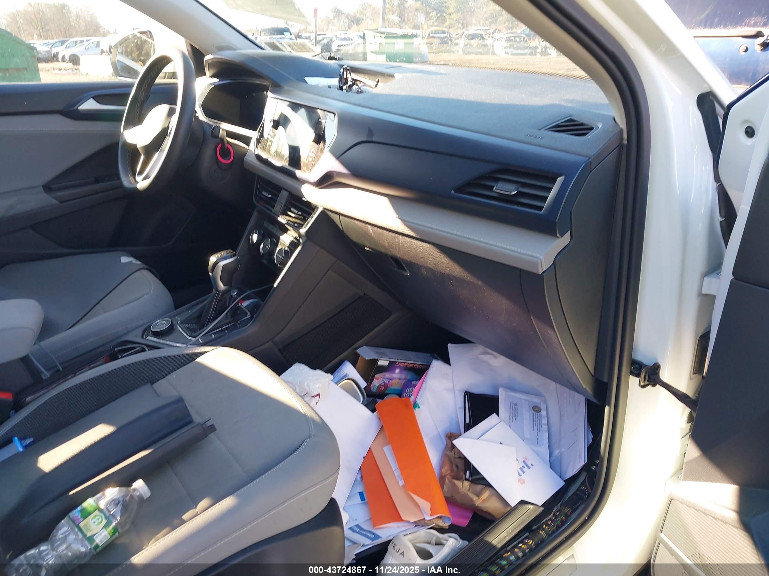 VOLKSWAGEN TAOS image 5