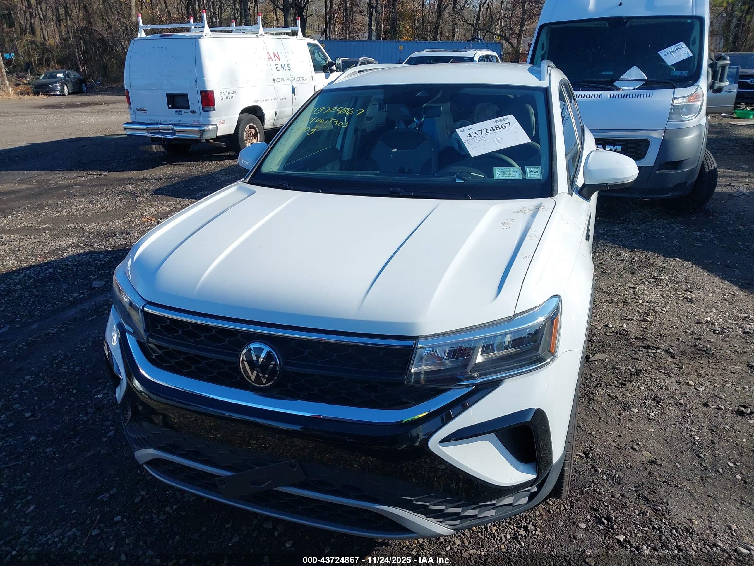 VOLKSWAGEN TAOS image 6