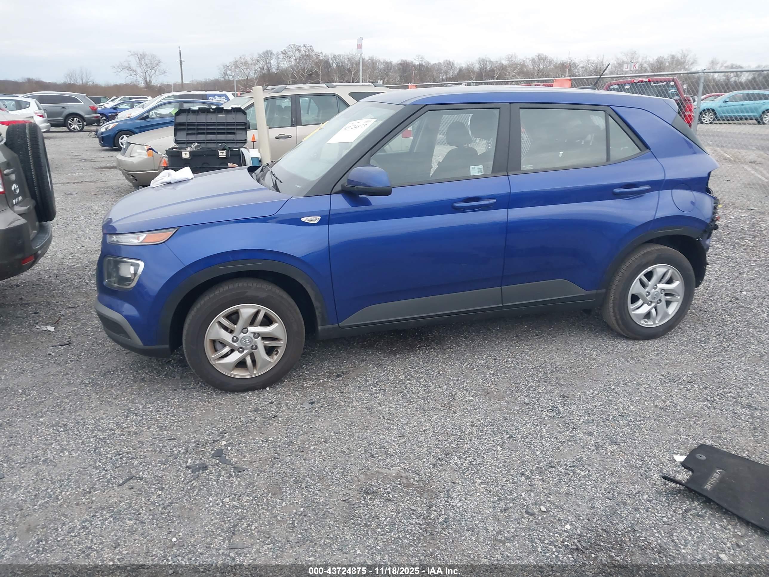HYUNDAI VENUE image 2