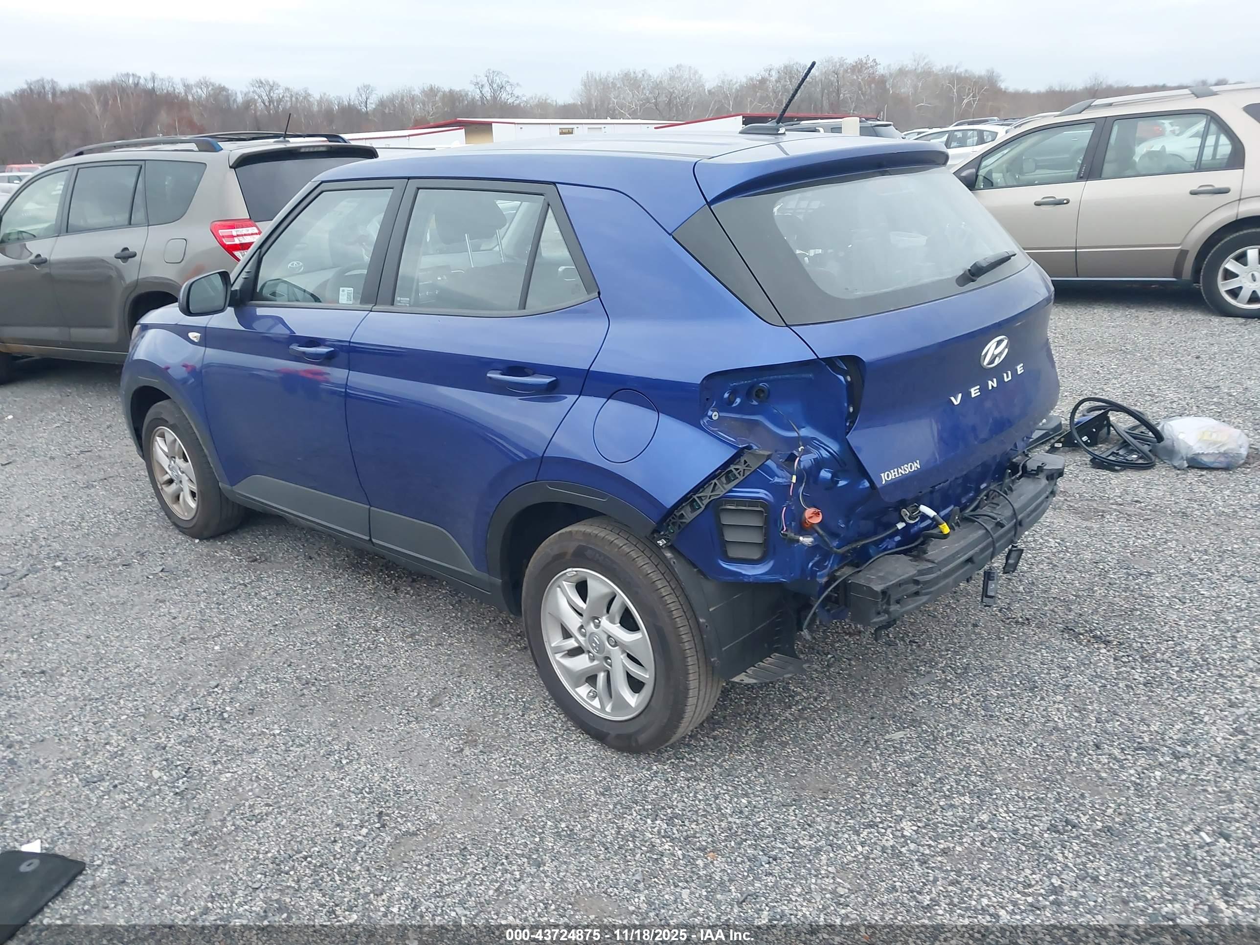 HYUNDAI VENUE image 3