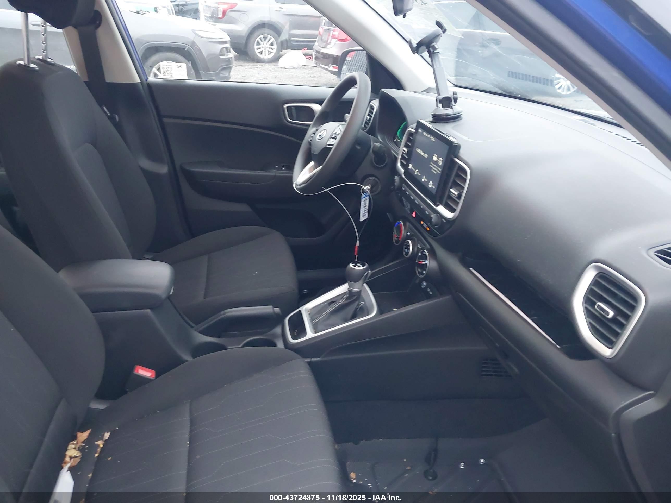 HYUNDAI VENUE image 5