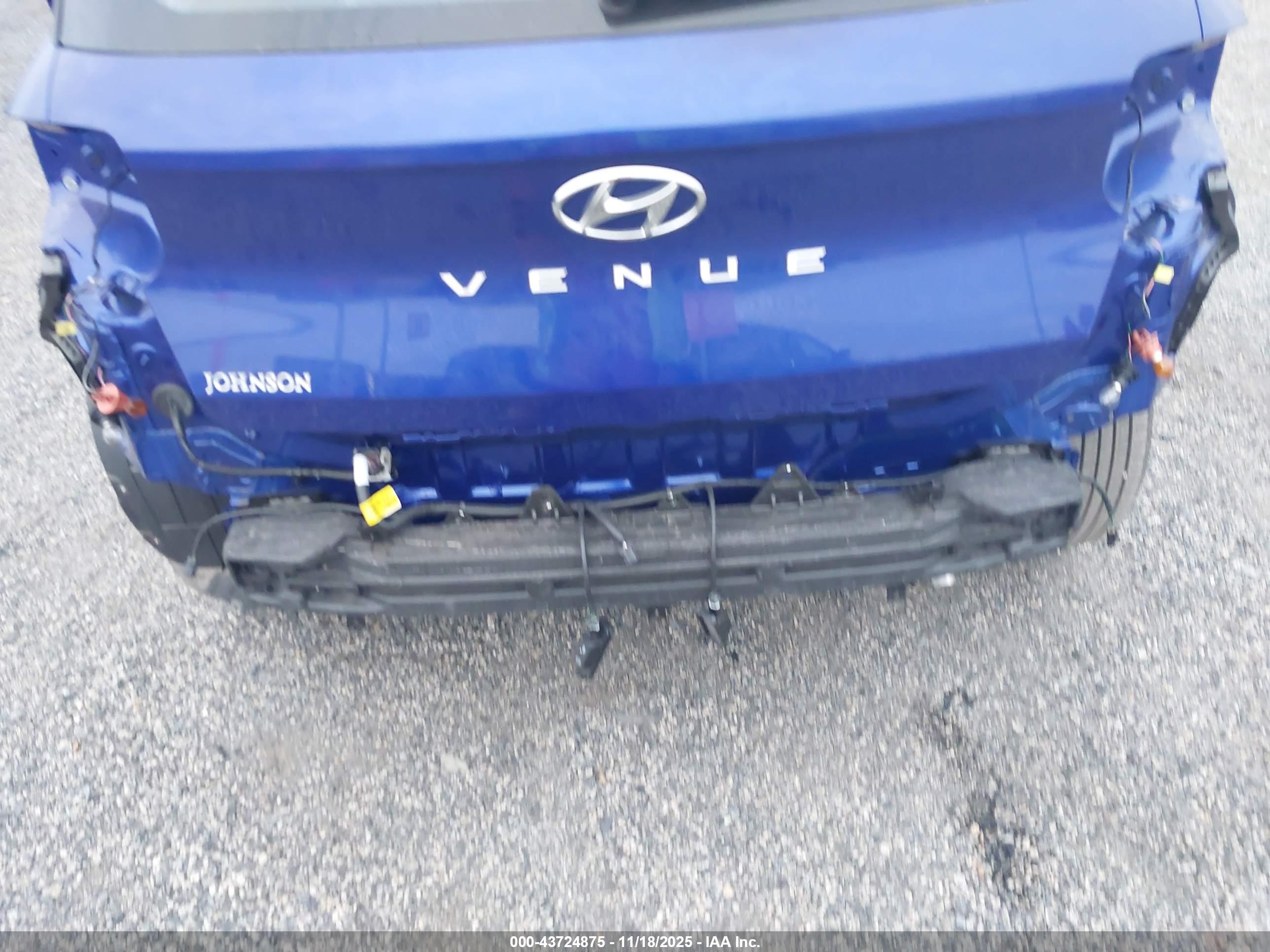 HYUNDAI VENUE image 6