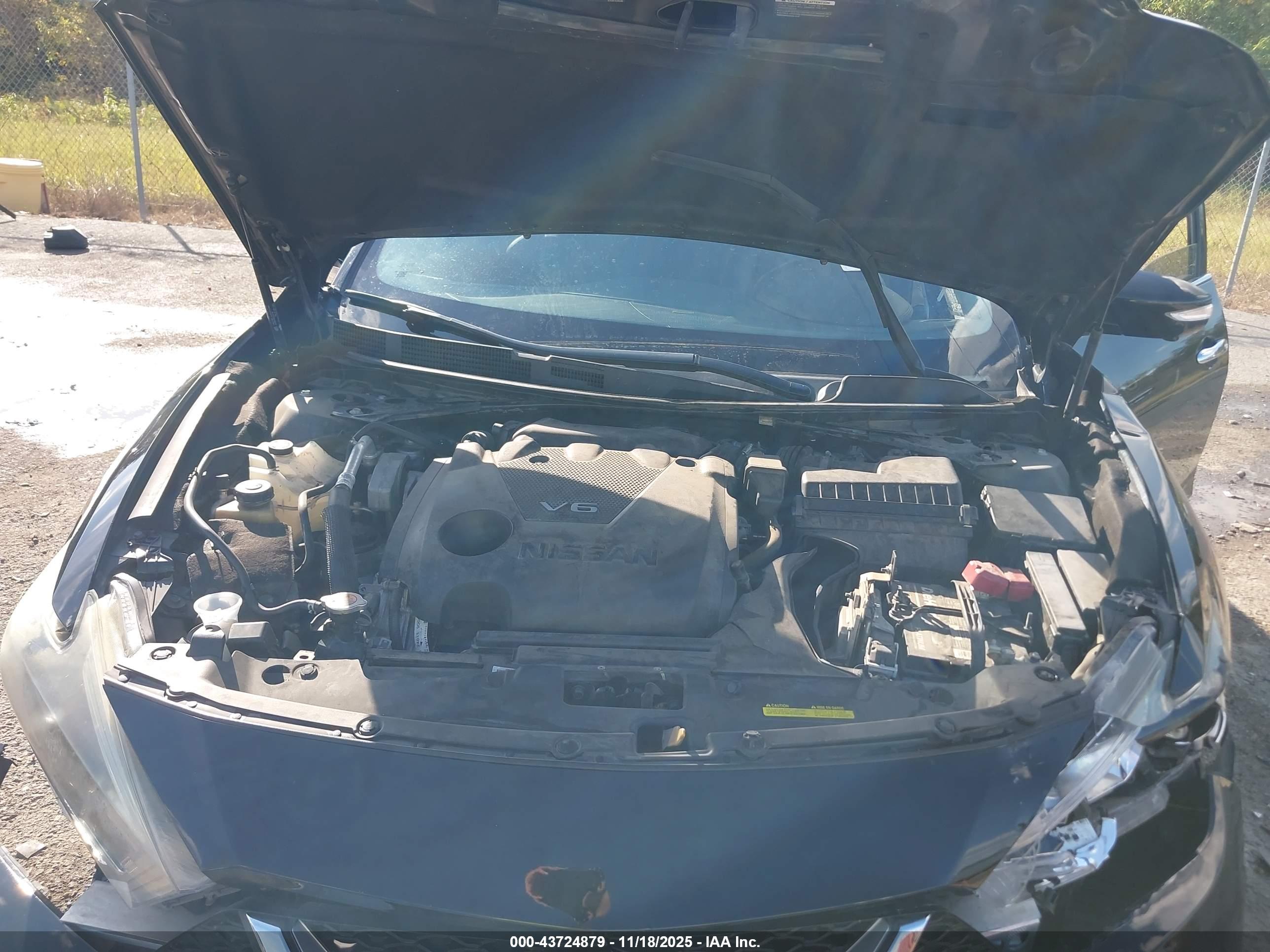 NISSAN MAXIMA image 10