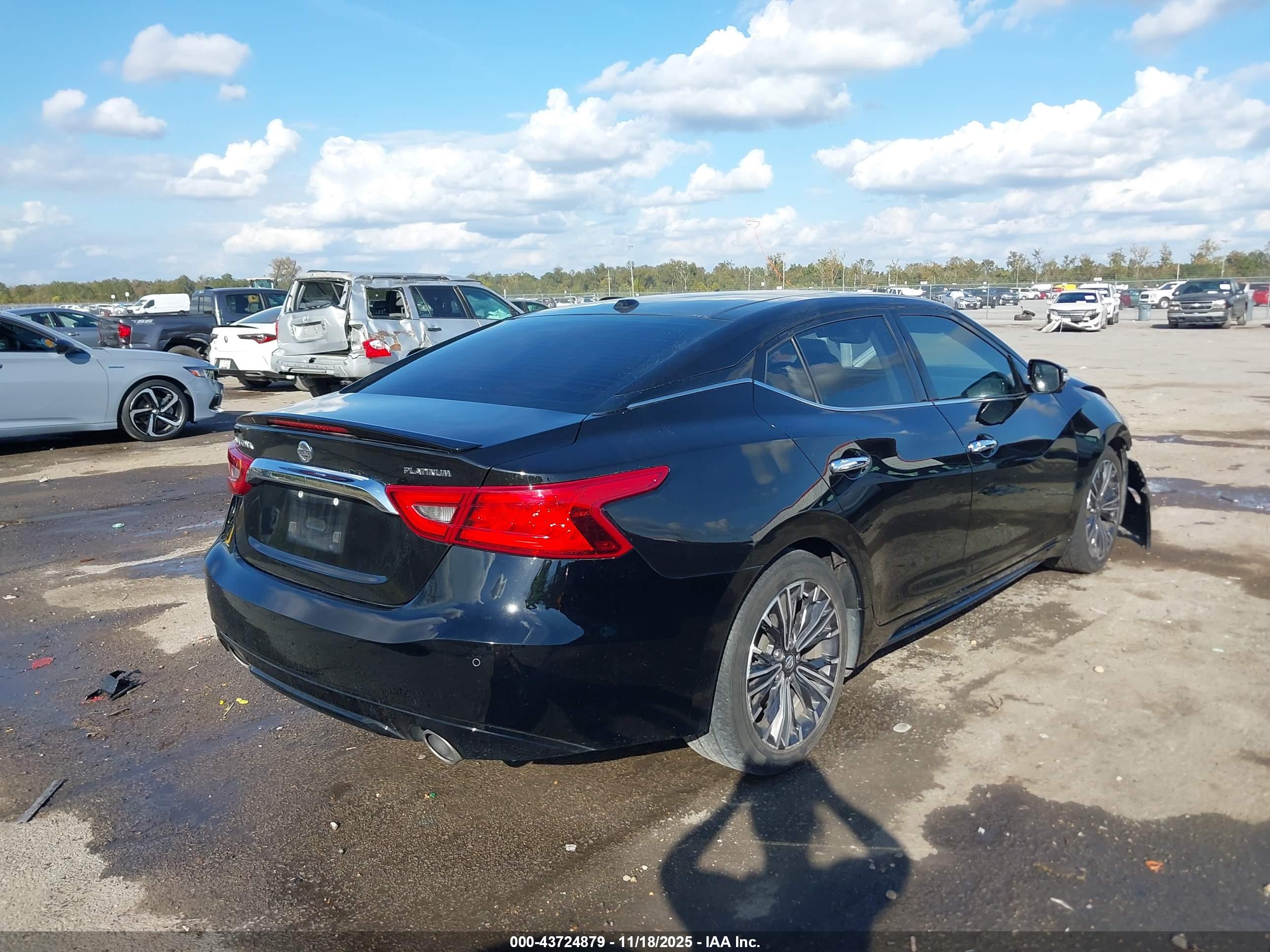 NISSAN MAXIMA image 4