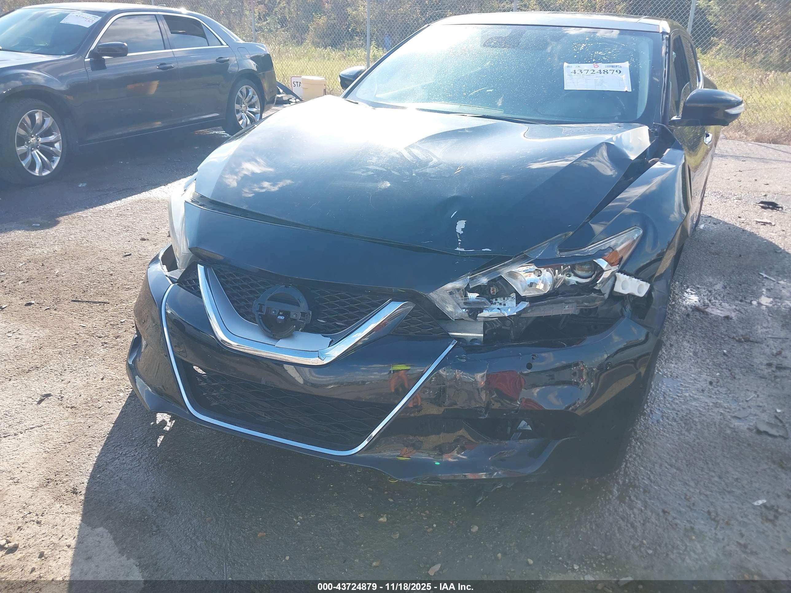 NISSAN MAXIMA image 6