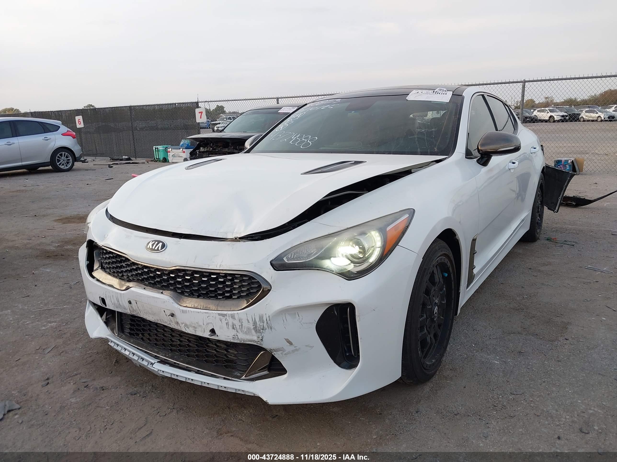 KIA STINGER image 2