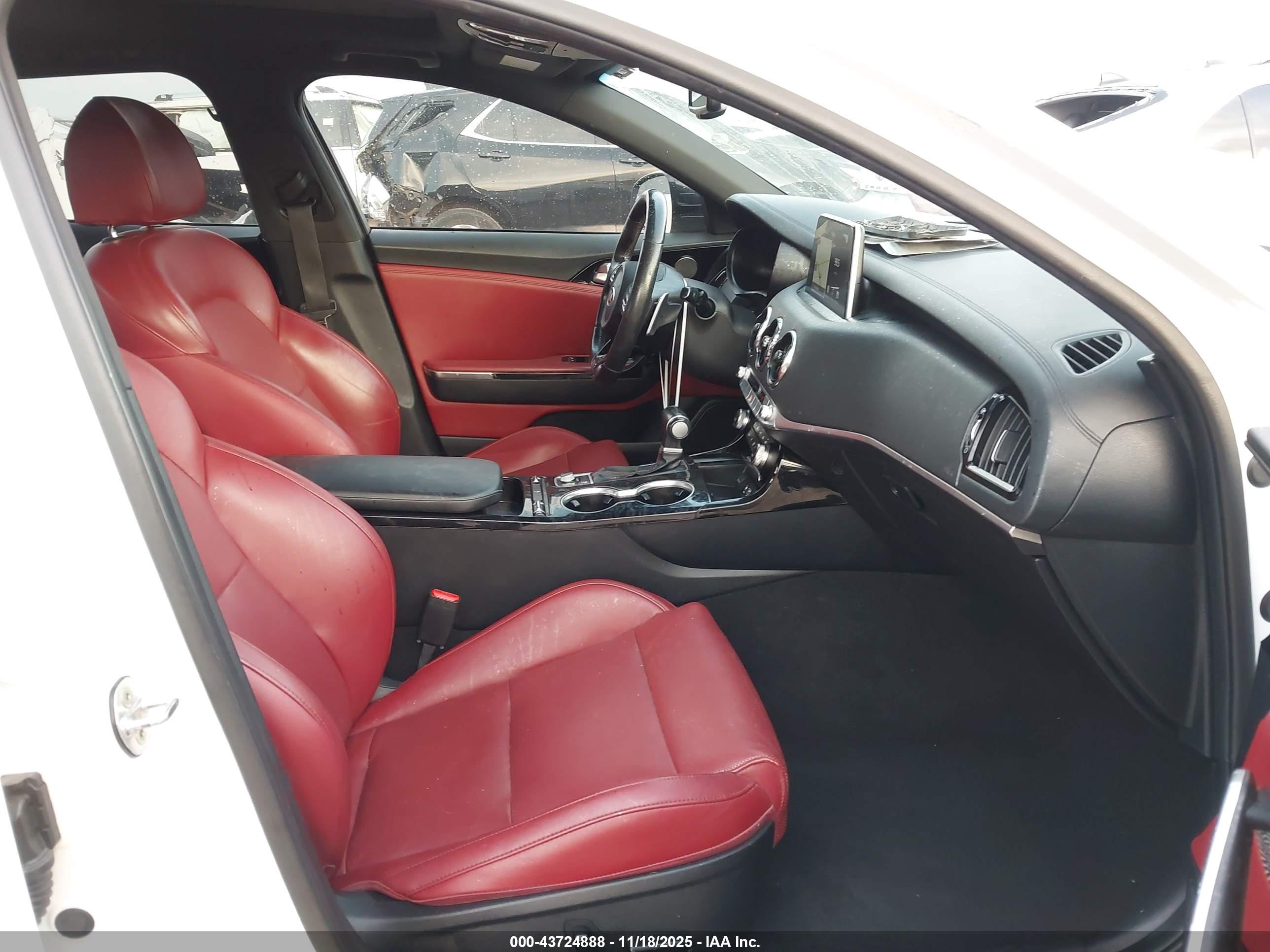 KIA STINGER image 5
