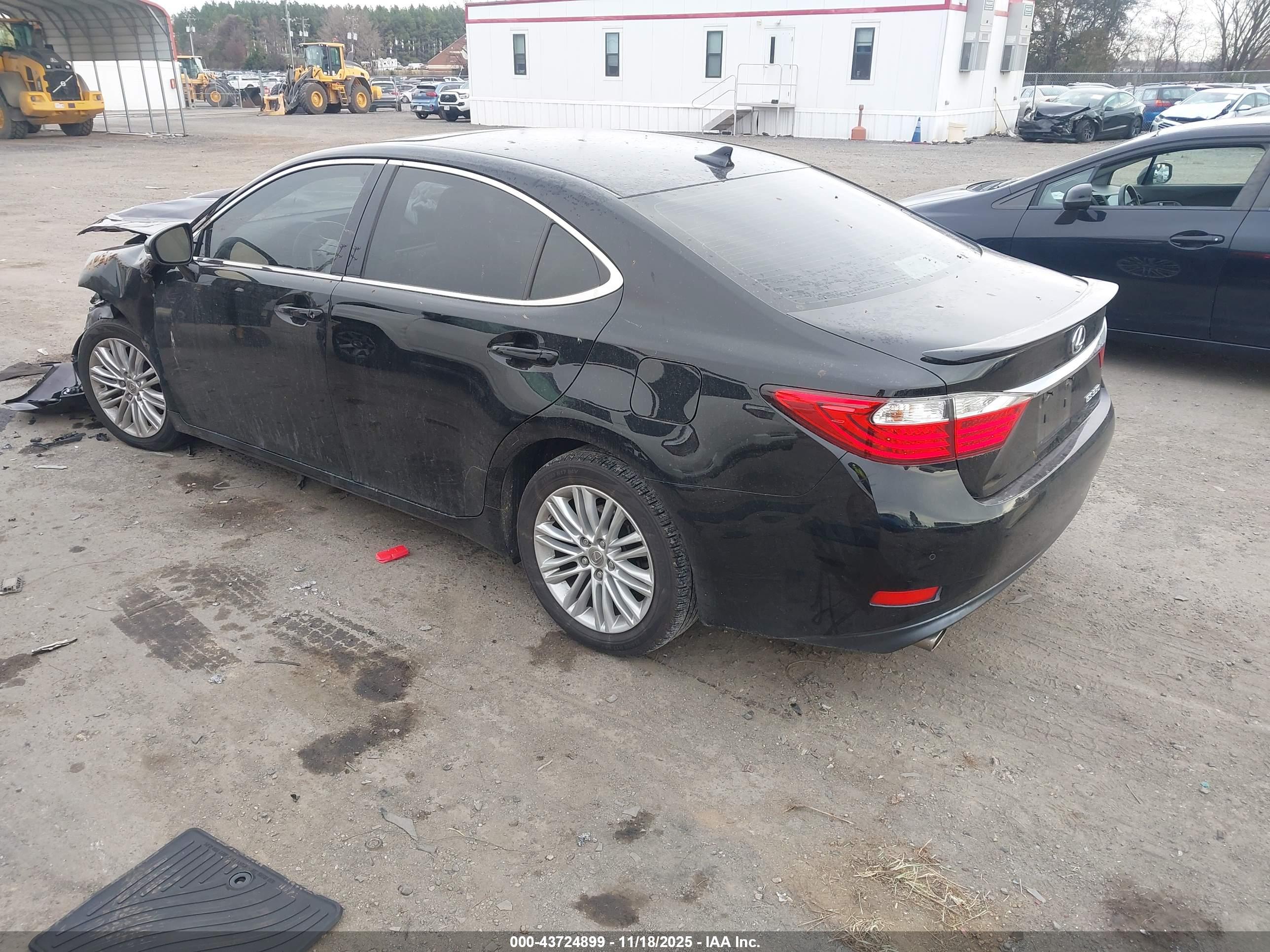 LEXUS ES image 3
