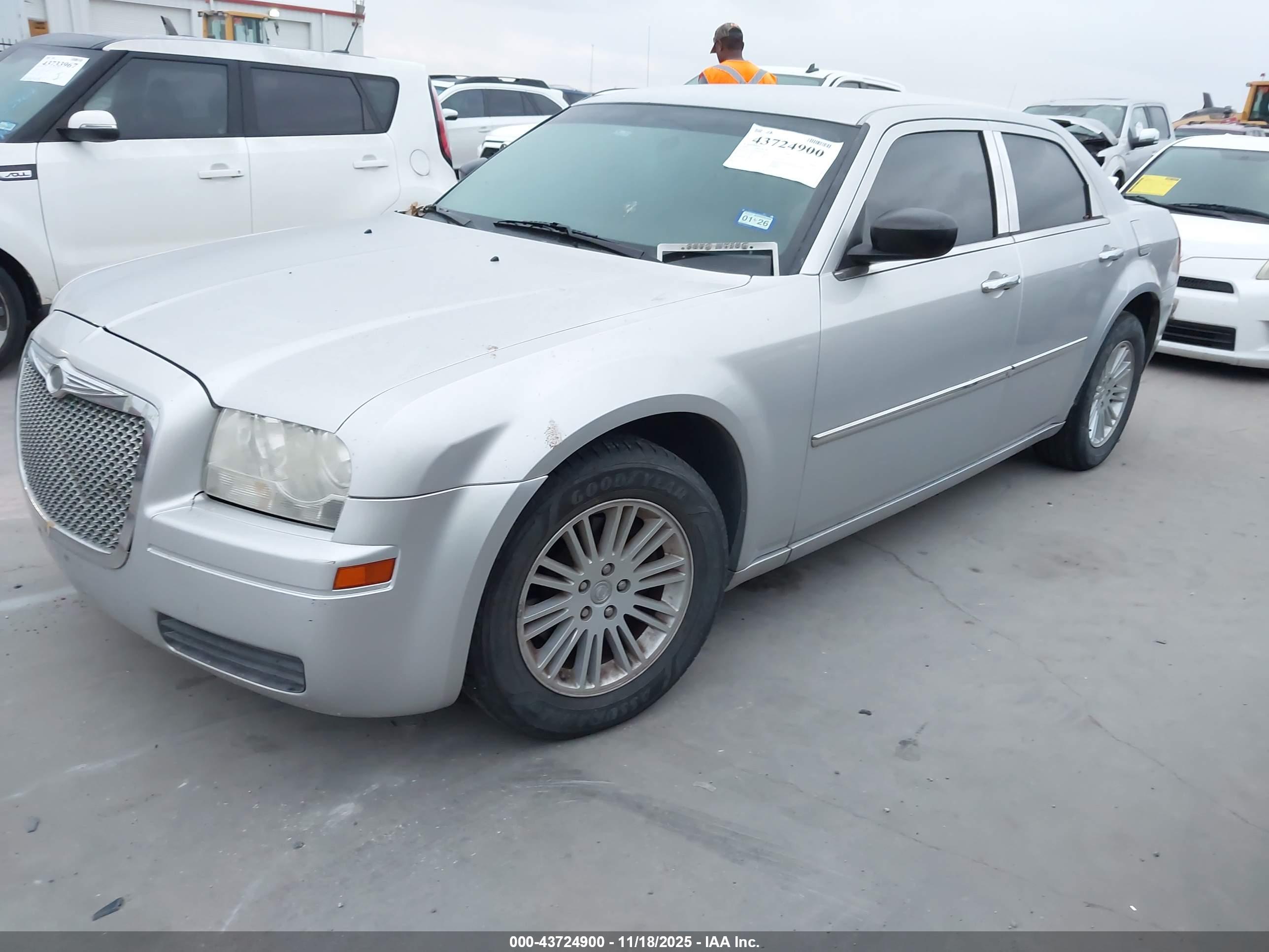 CHRYSLER 300 image 2