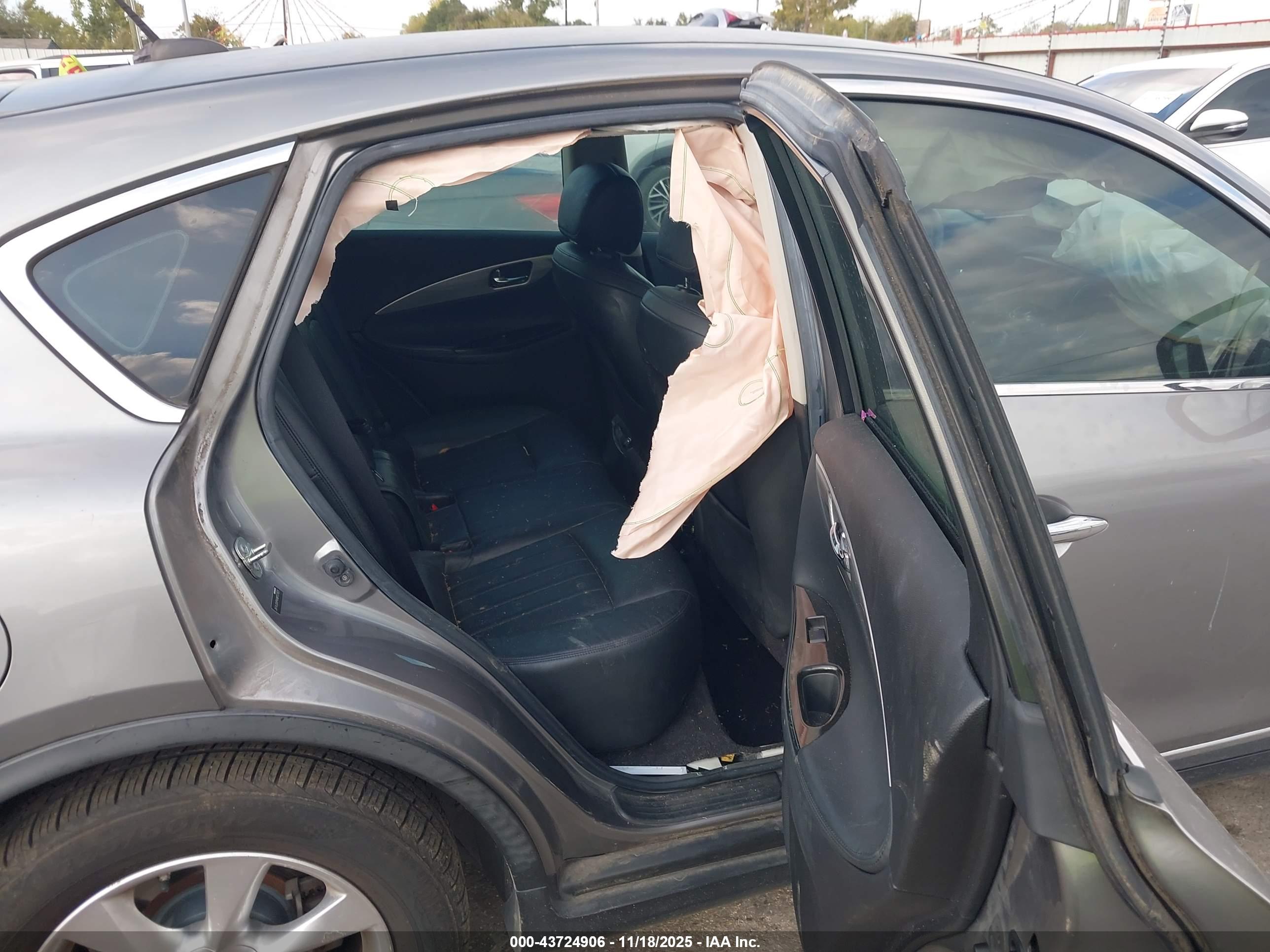 INFINITI EX35 image 8