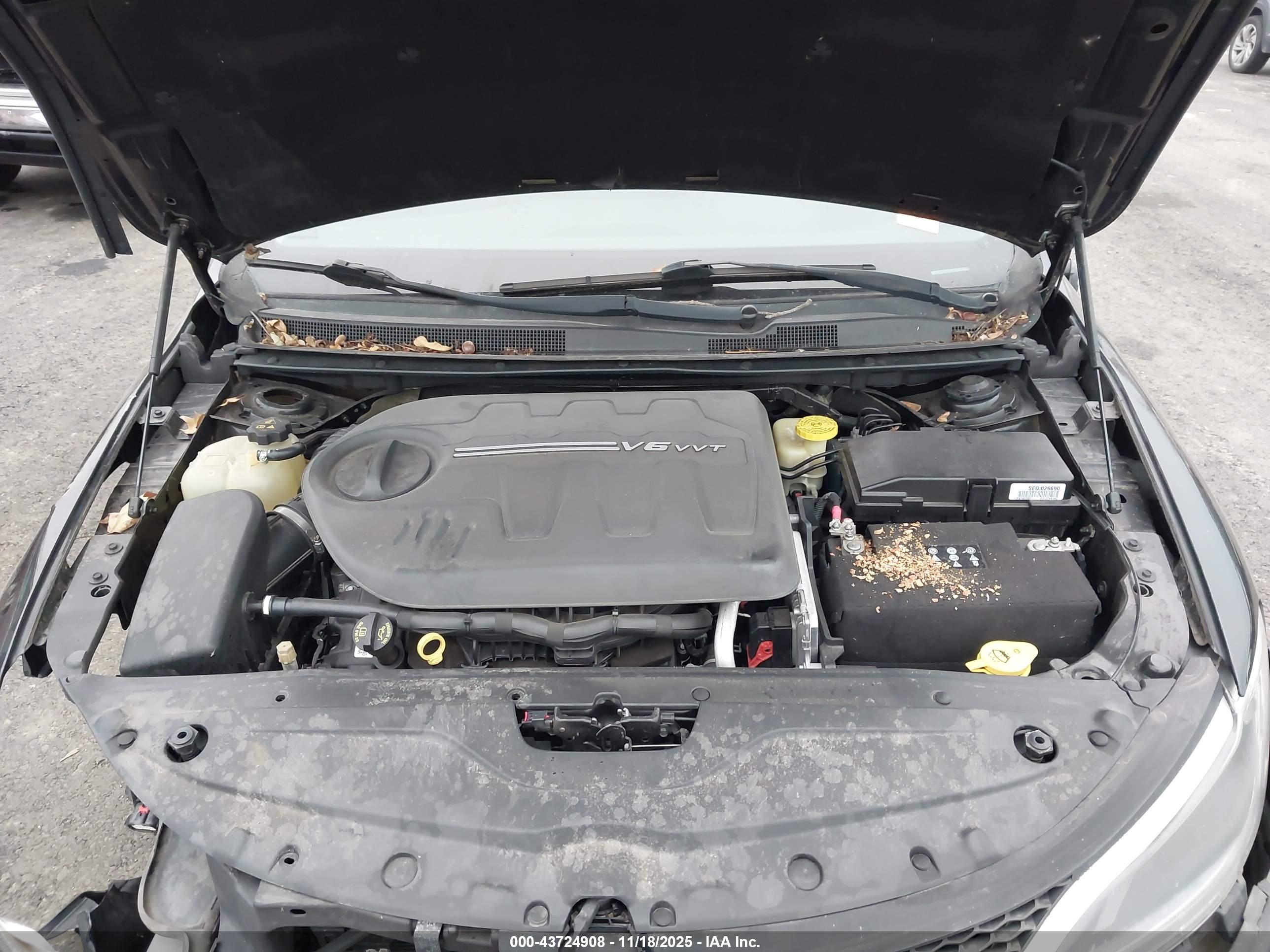 CHRYSLER 200 image 10