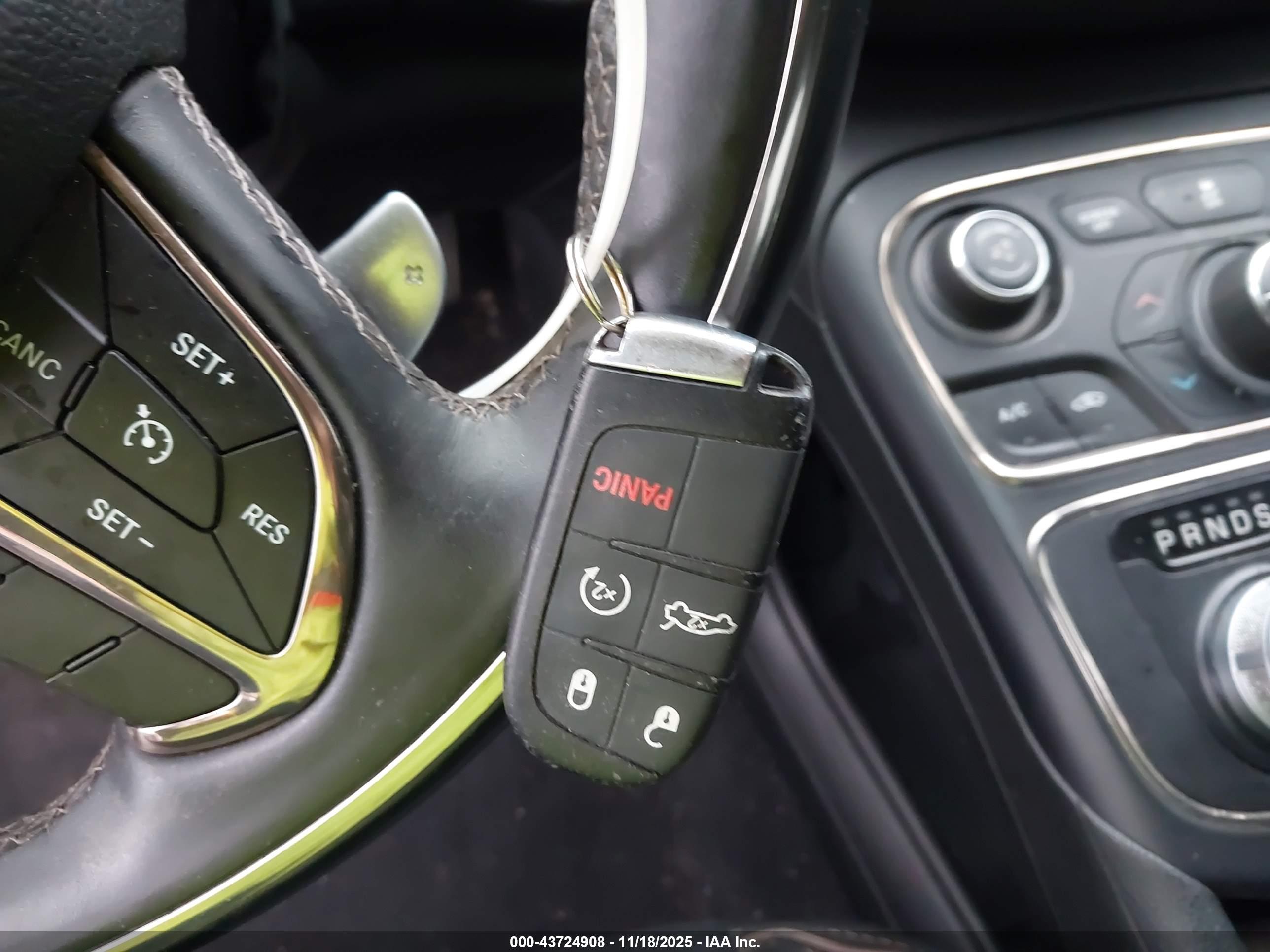 CHRYSLER 200 image 11