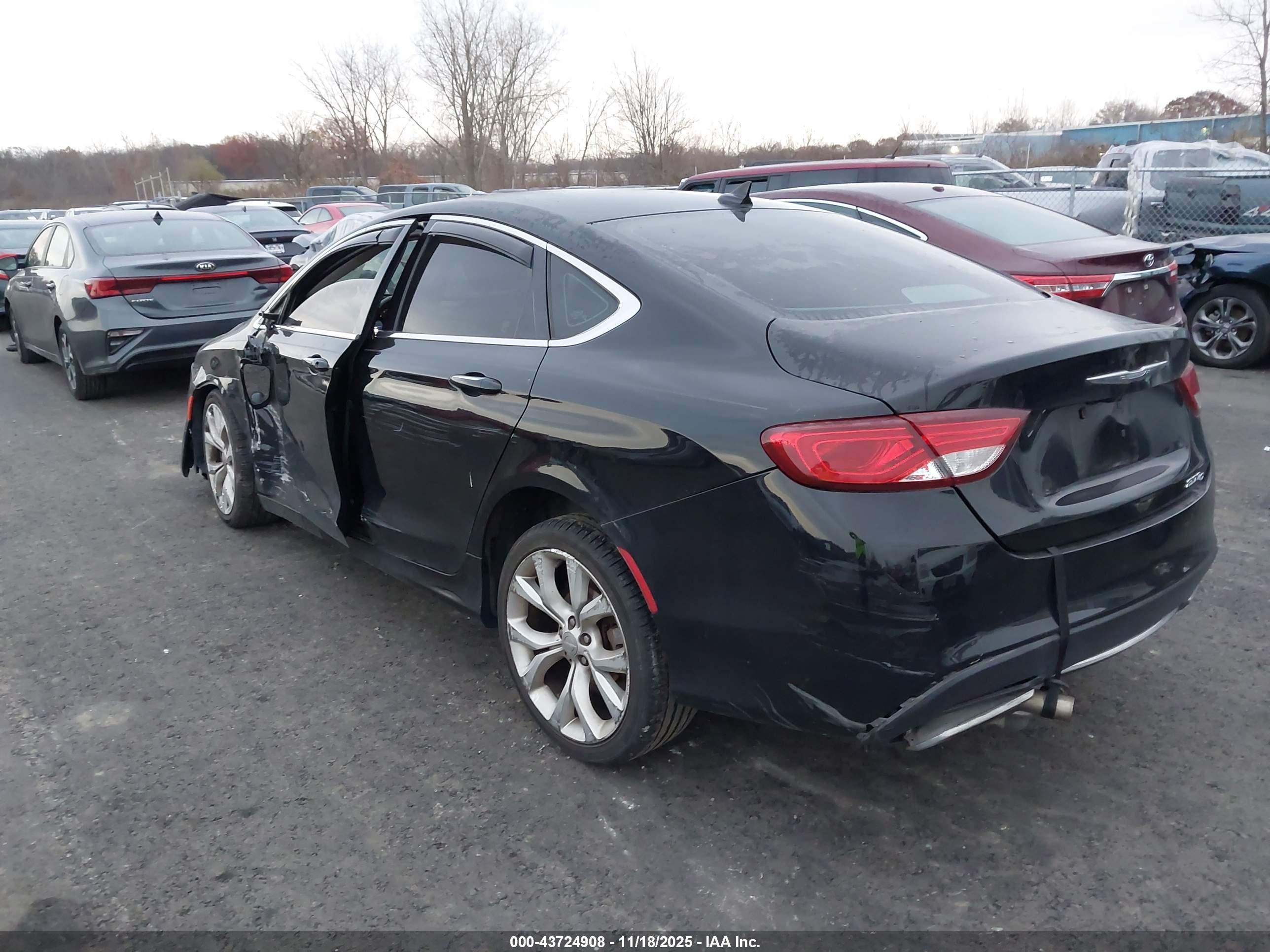 CHRYSLER 200 image 3