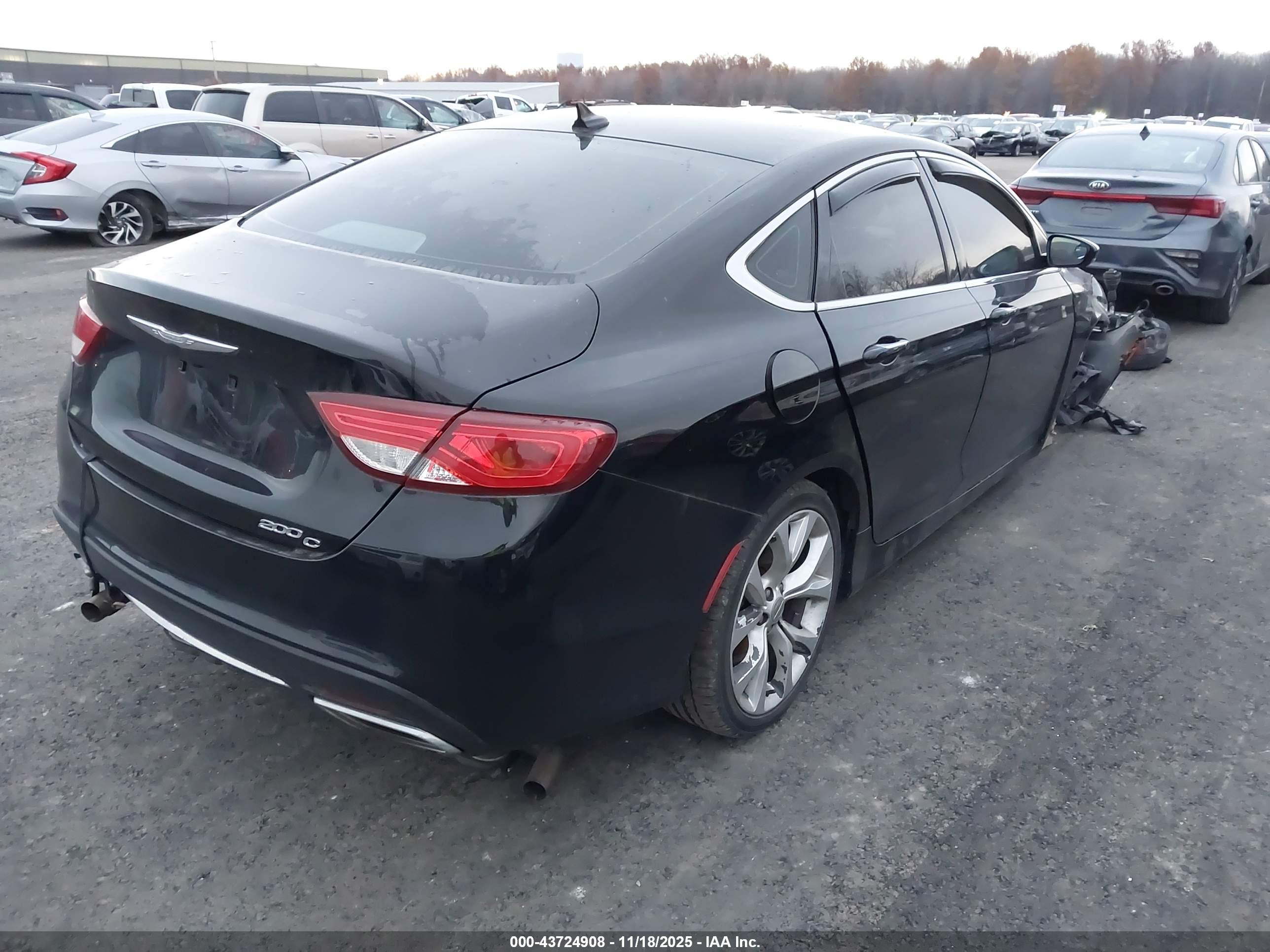 CHRYSLER 200 image 4