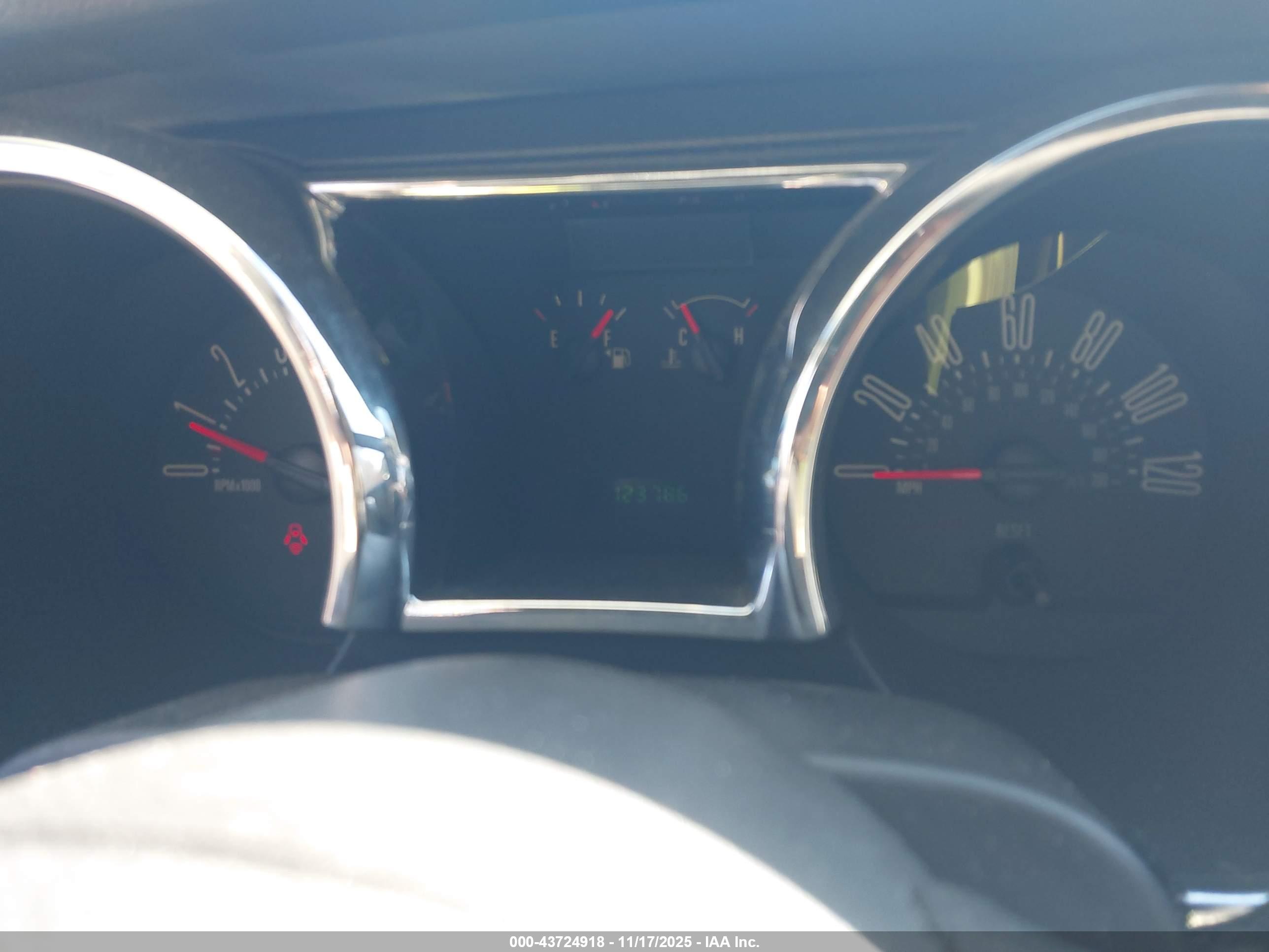 FORD MUSTANG image 7