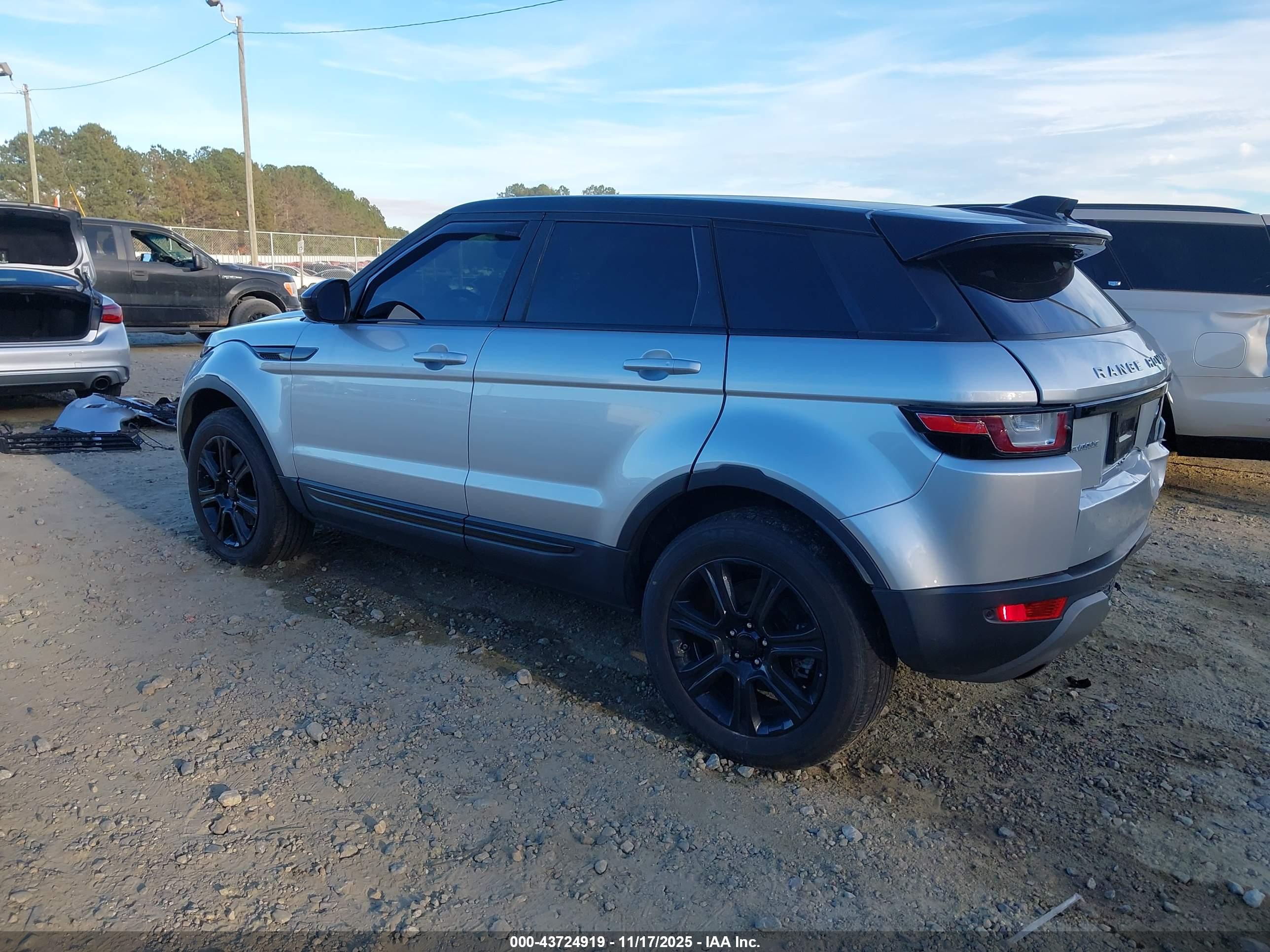 LAND ROVER image 3
