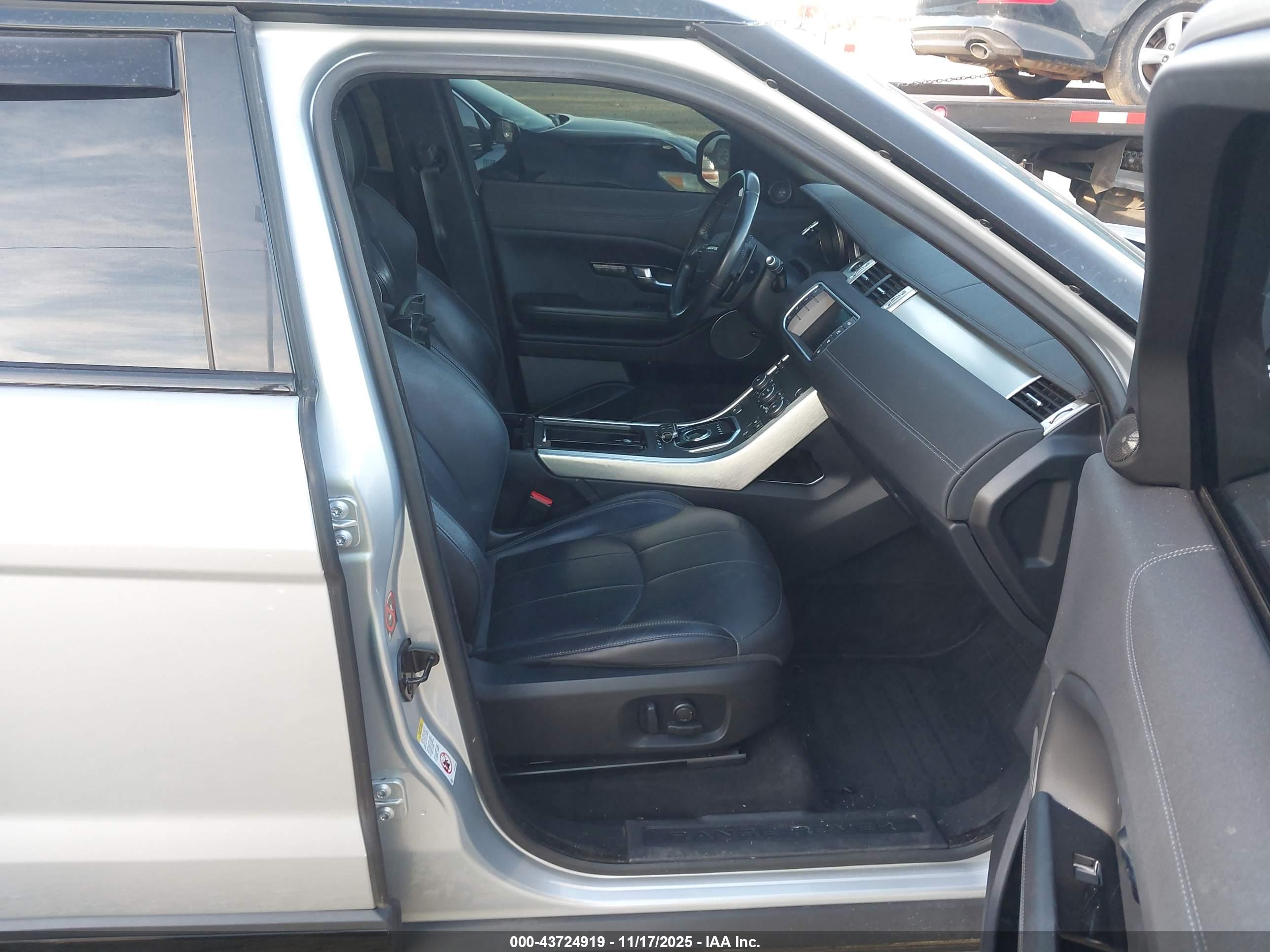 LAND ROVER image 5