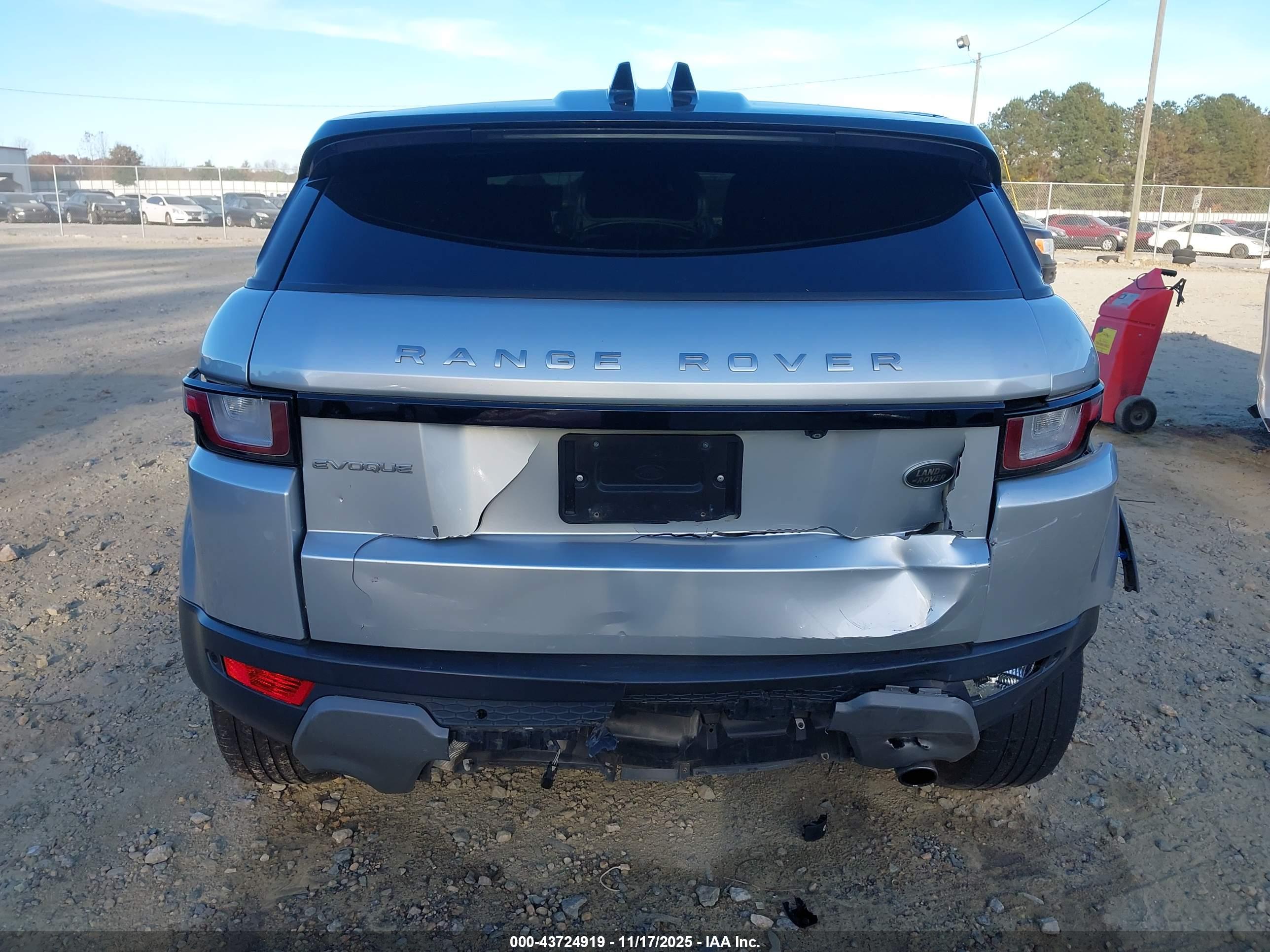 LAND ROVER image 6