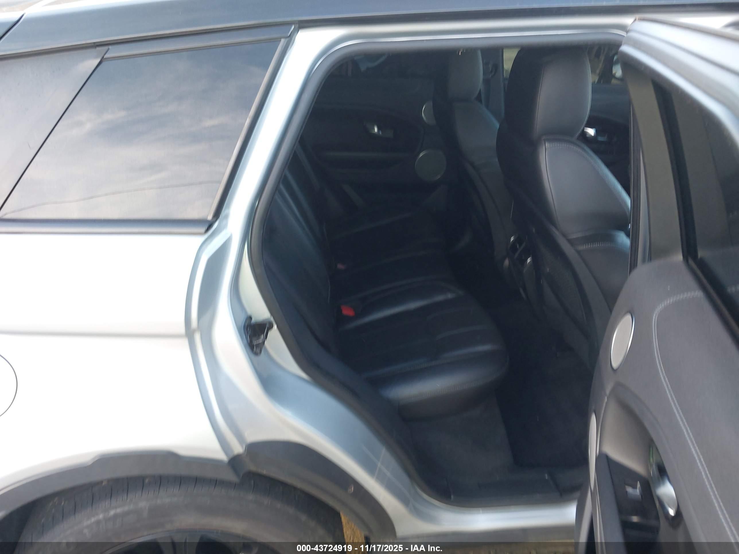 LAND ROVER image 8