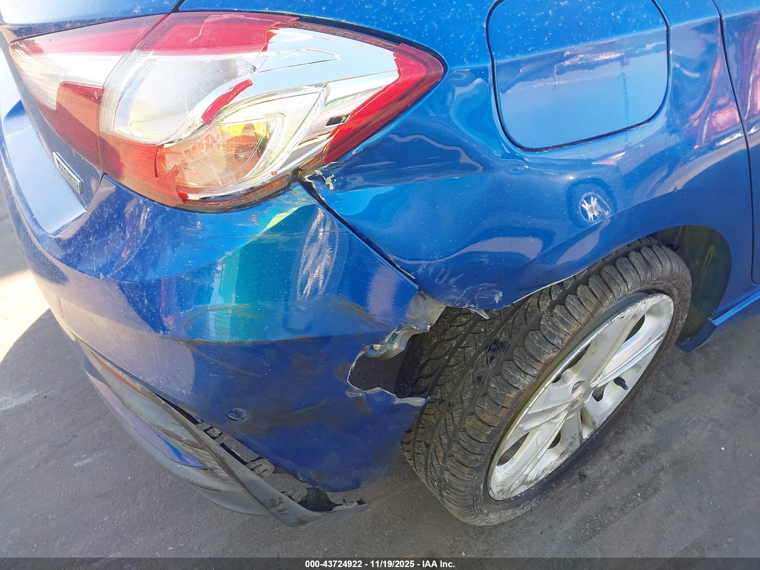 CHEVROLET CRUZE image 6