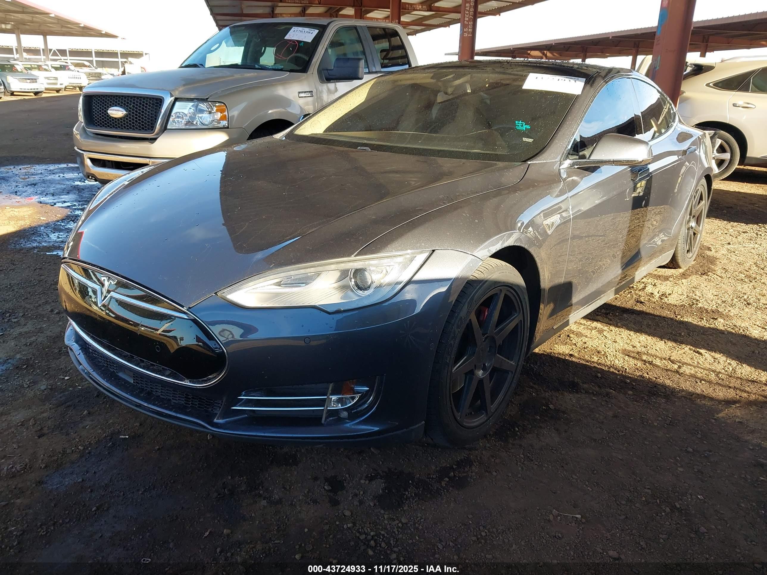 TESLA MODEL image 2