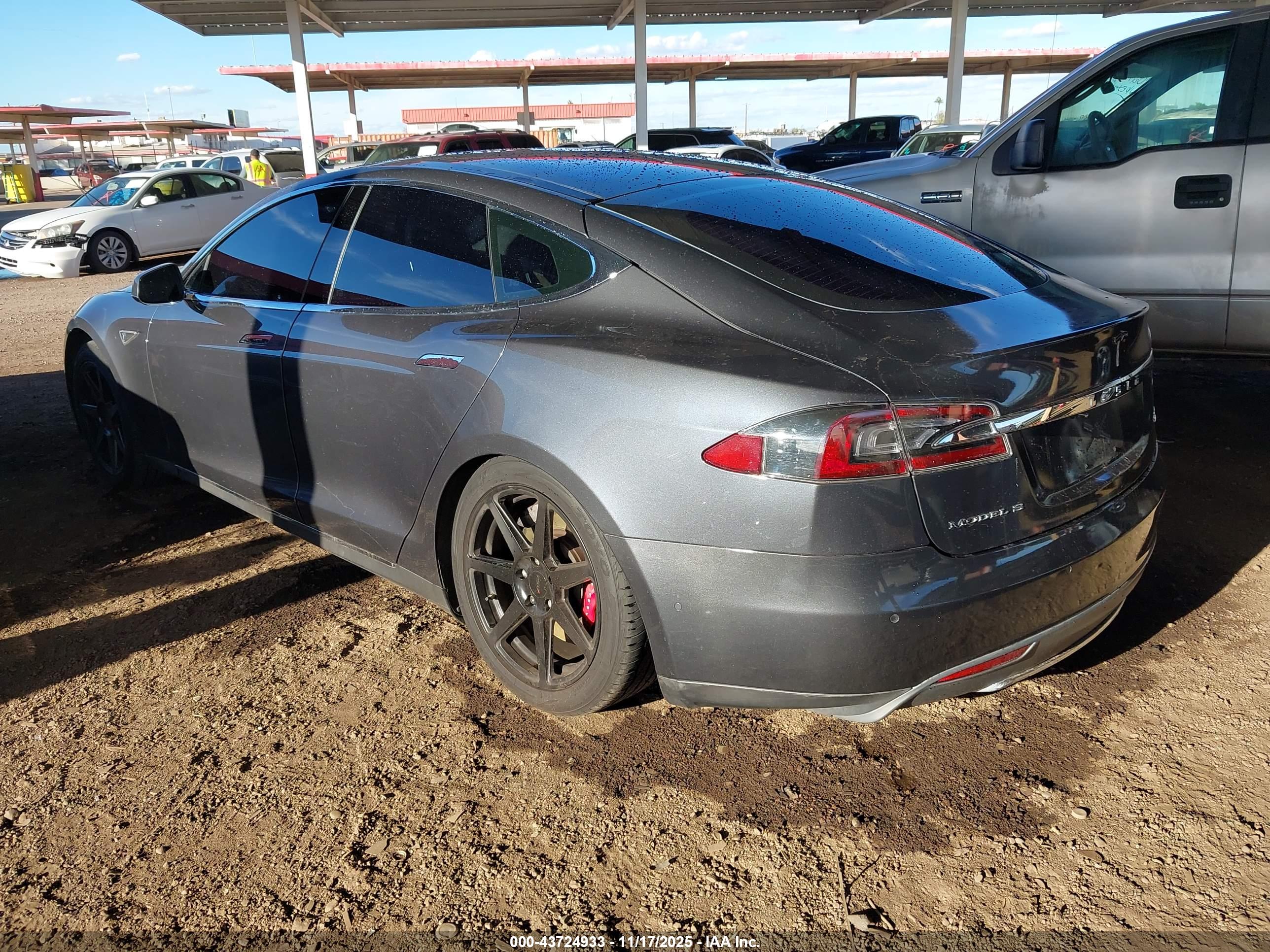 TESLA MODEL image 3