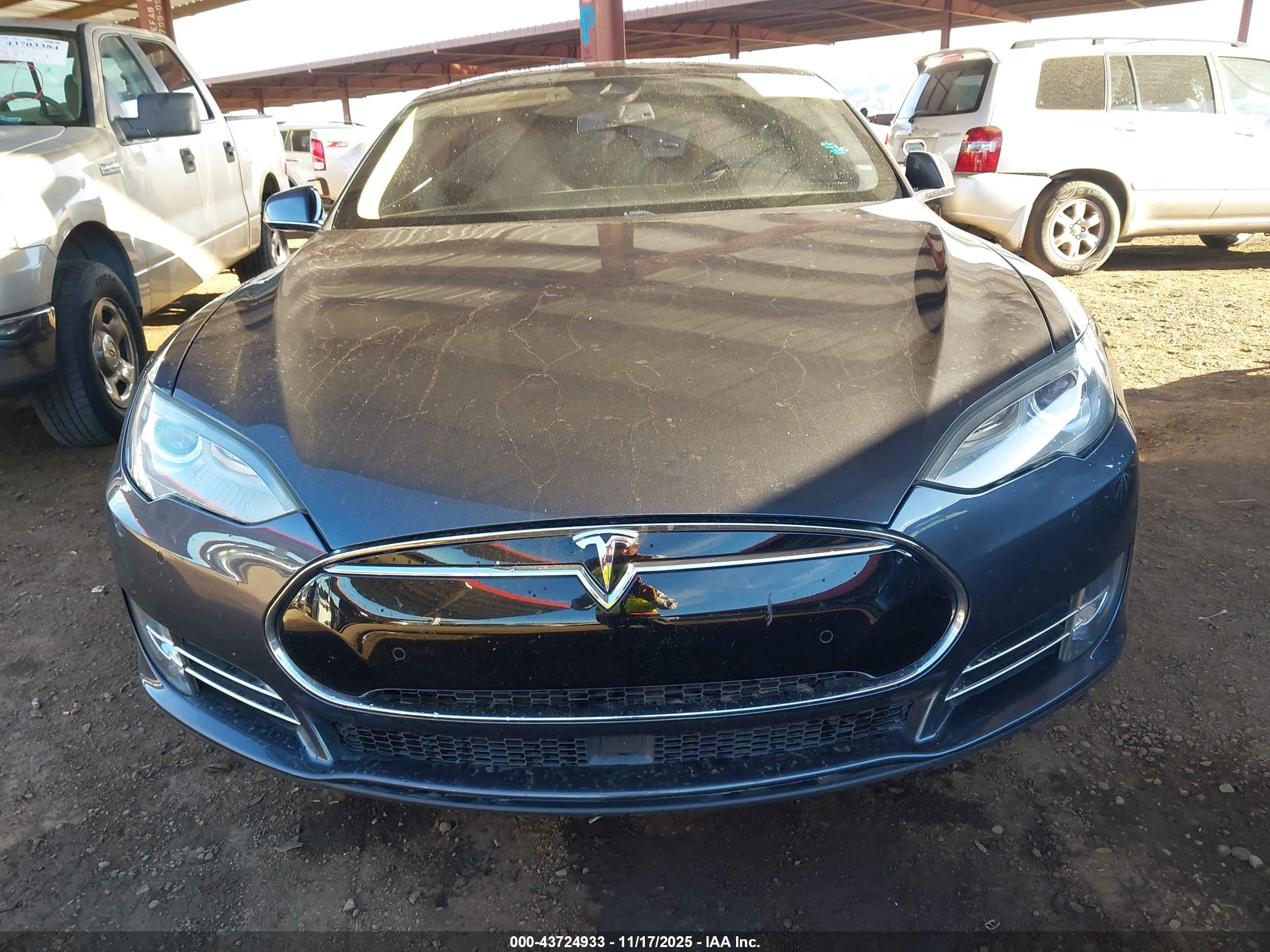 TESLA MODEL image 6