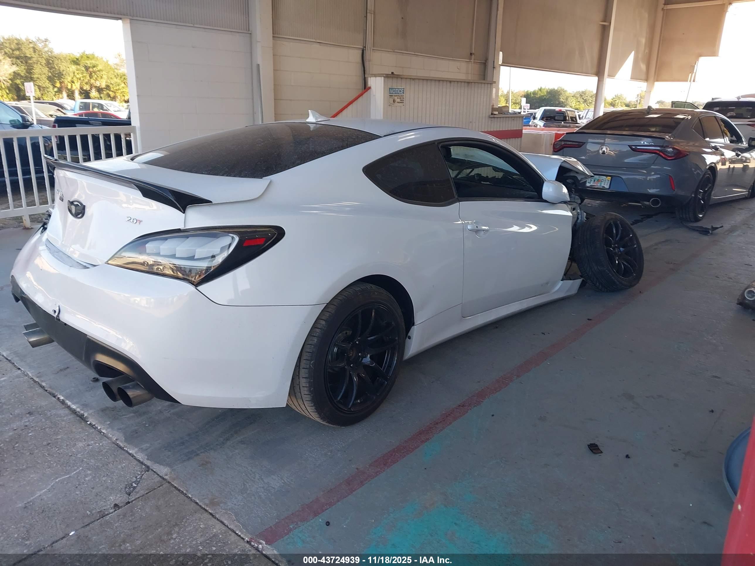 HYUNDAI GENESIS image 4