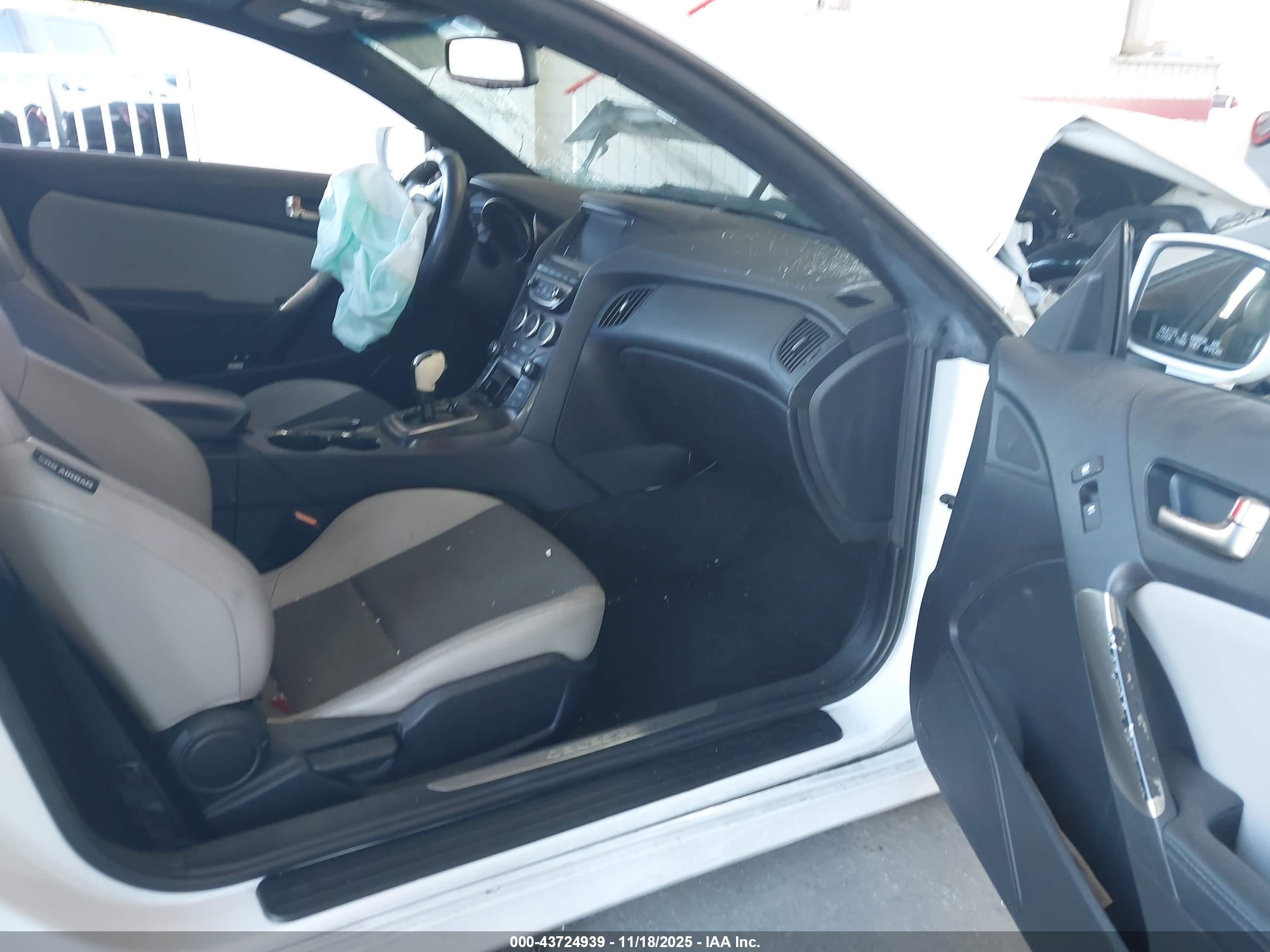 HYUNDAI GENESIS image 5