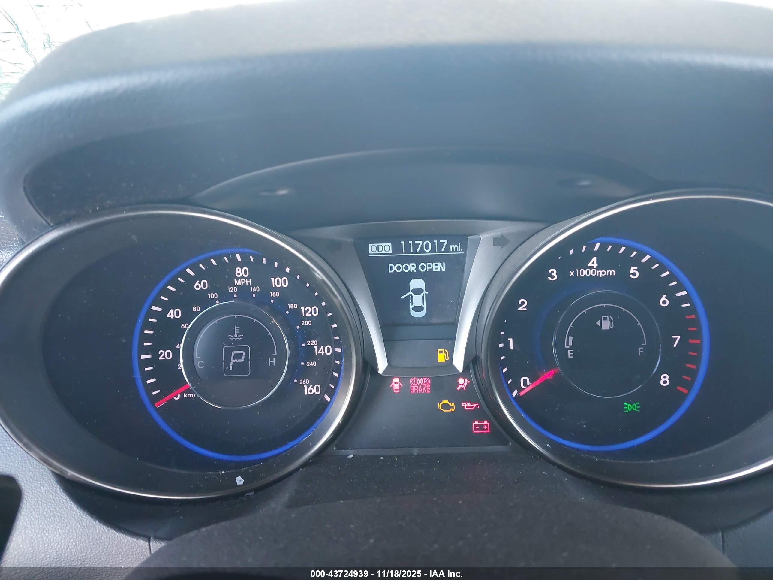 HYUNDAI GENESIS image 7