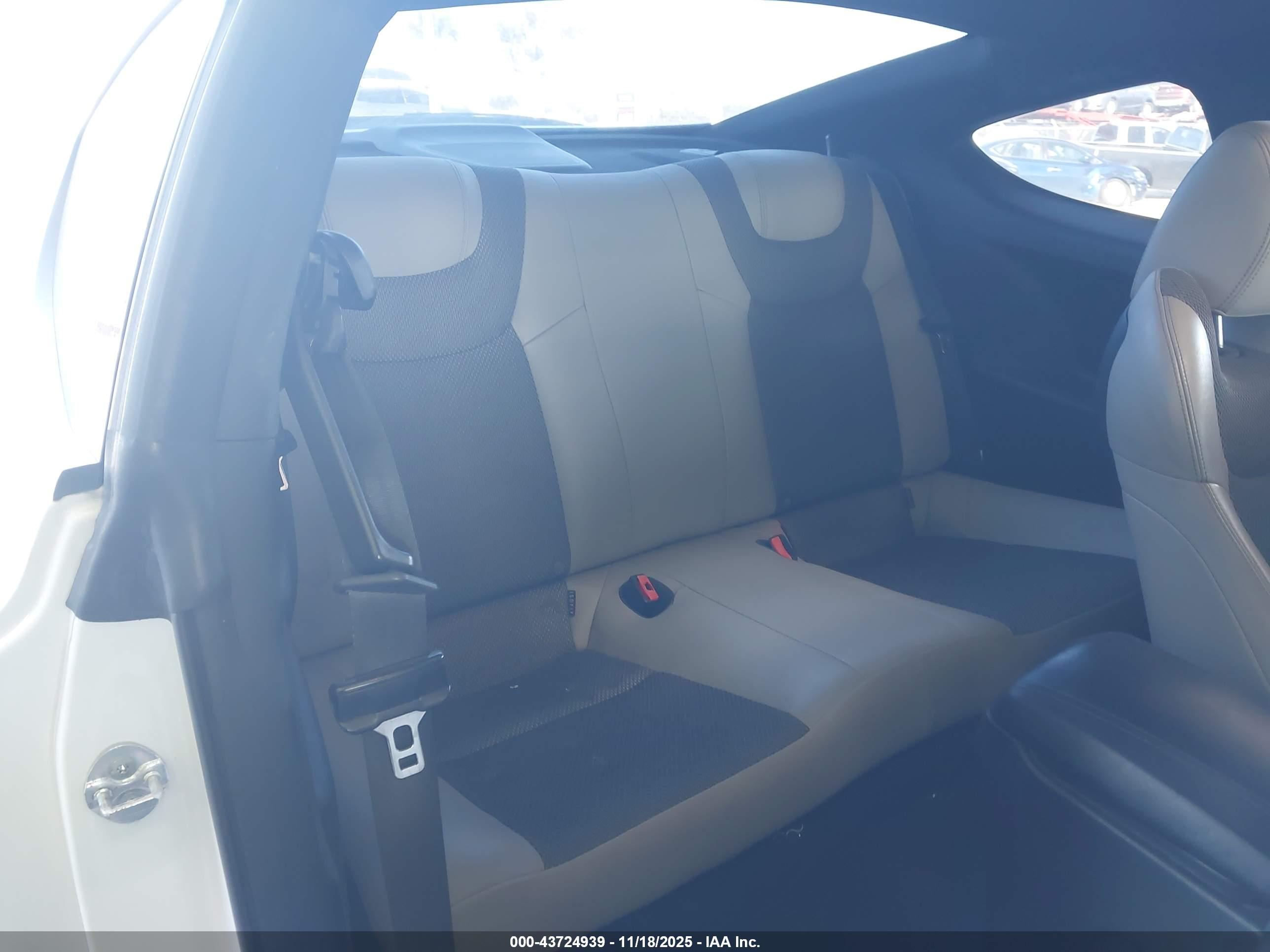 HYUNDAI GENESIS image 8