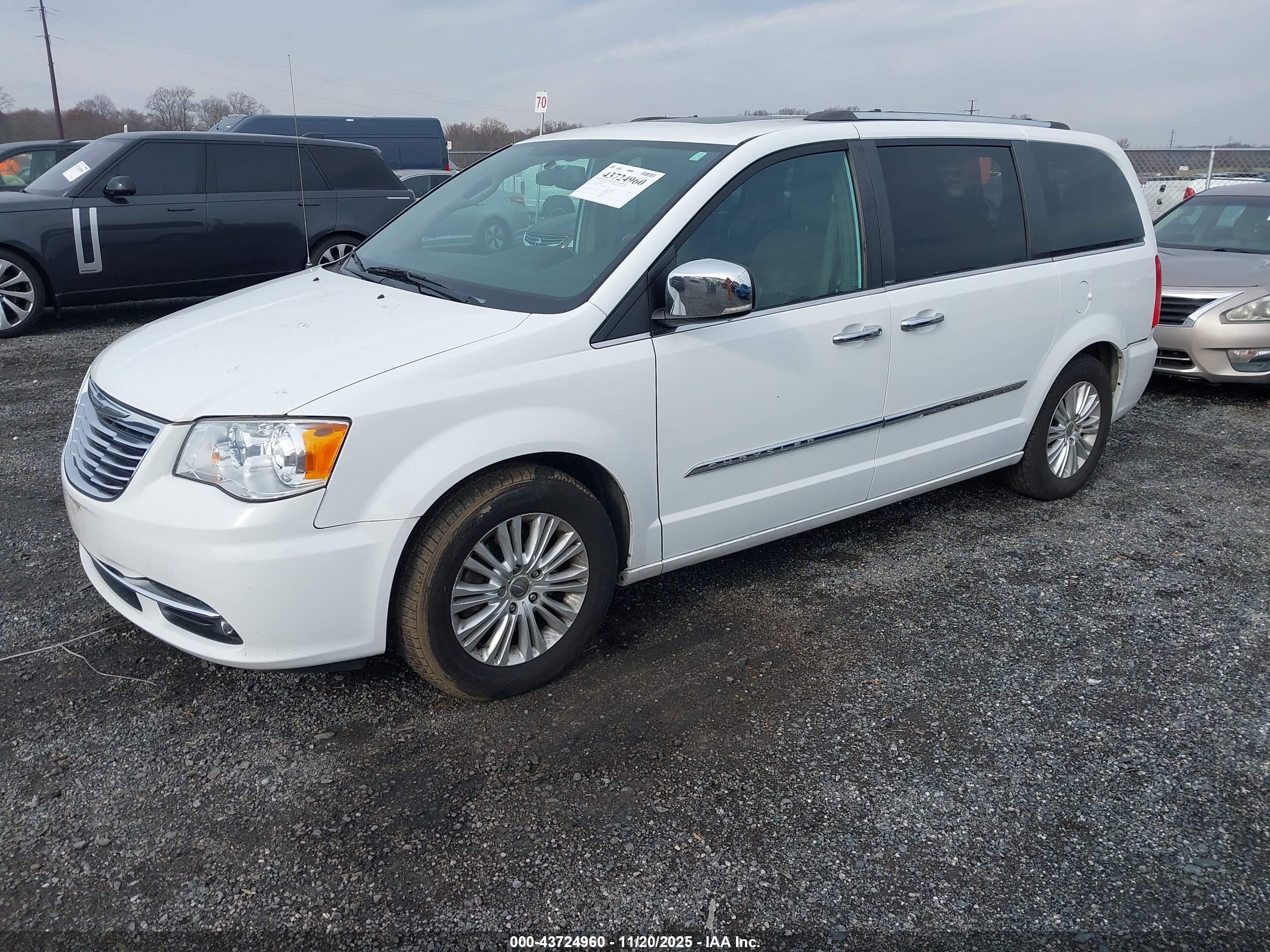 CHRYSLER TOWN image 2