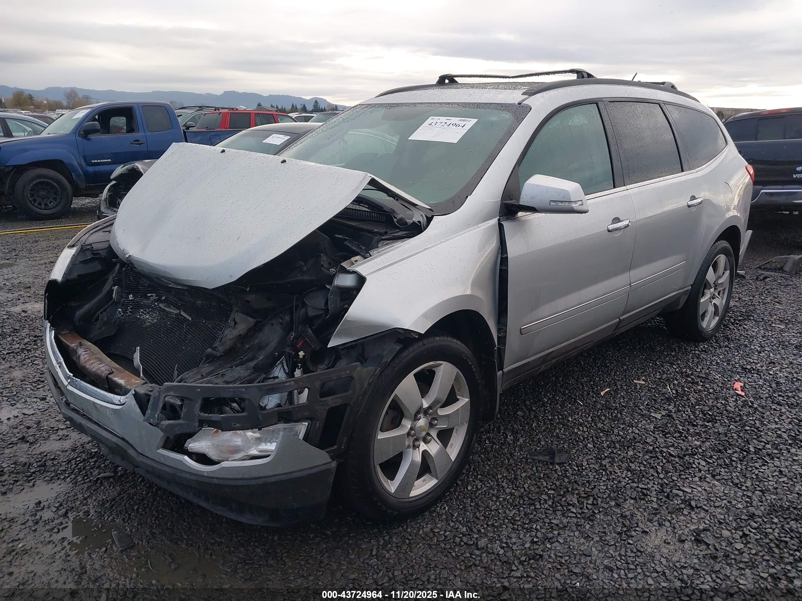 CHEVROLET TRAVERSE image 2