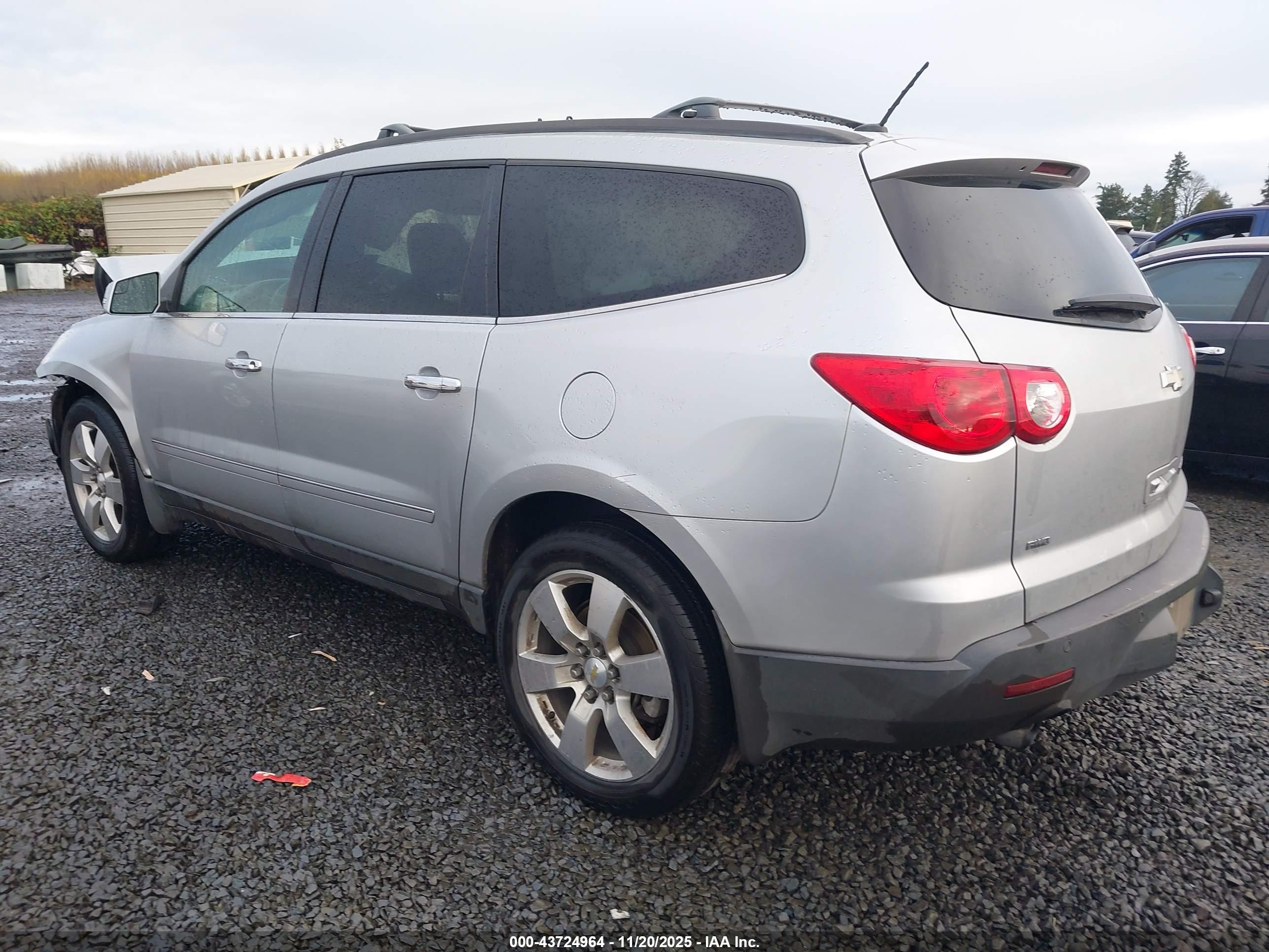 CHEVROLET TRAVERSE image 3