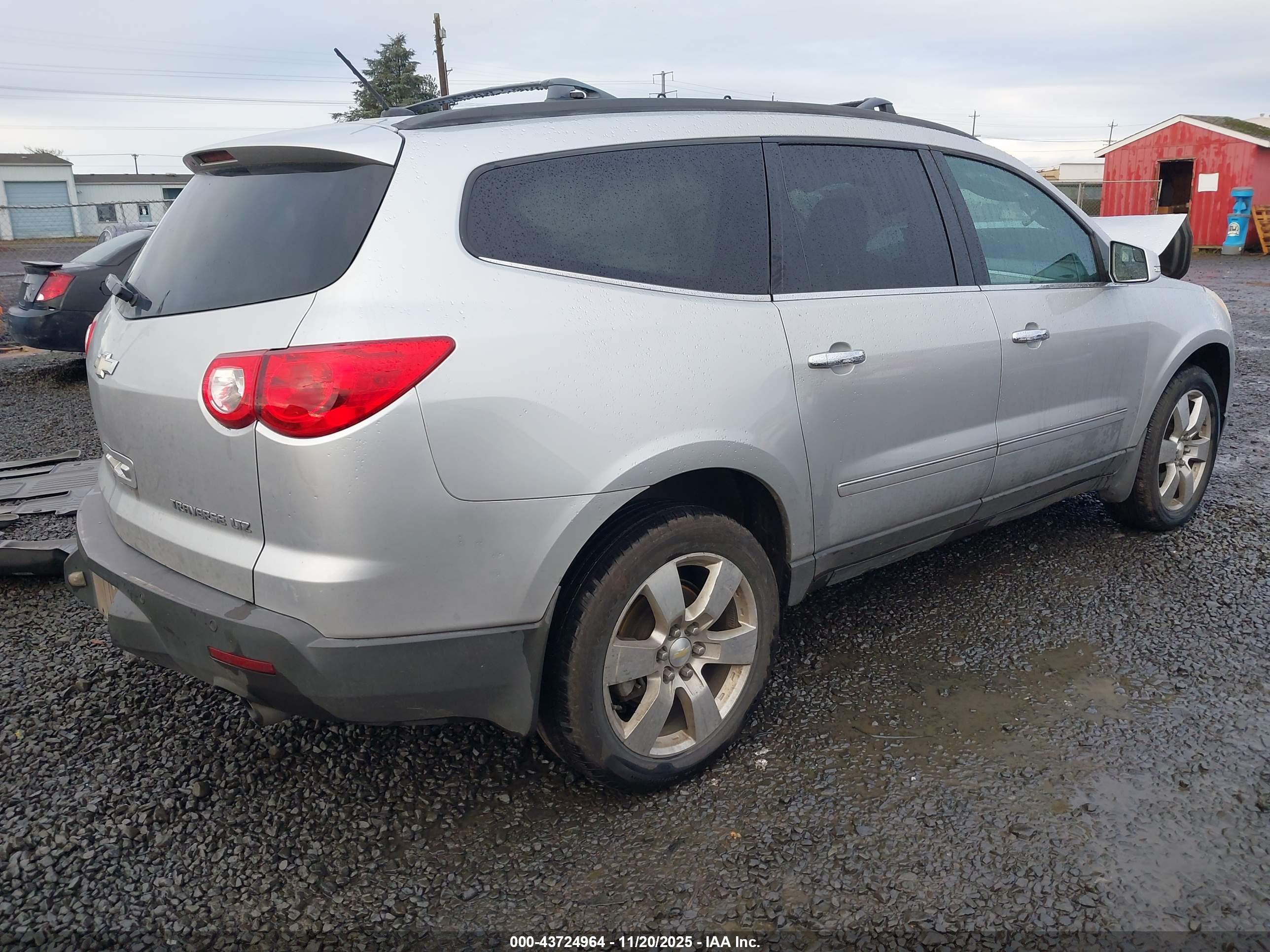 CHEVROLET TRAVERSE image 4
