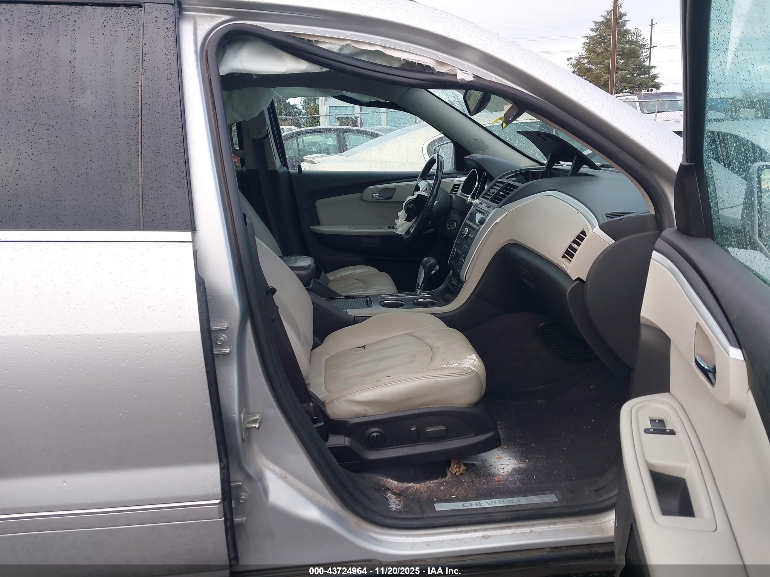 CHEVROLET TRAVERSE image 5
