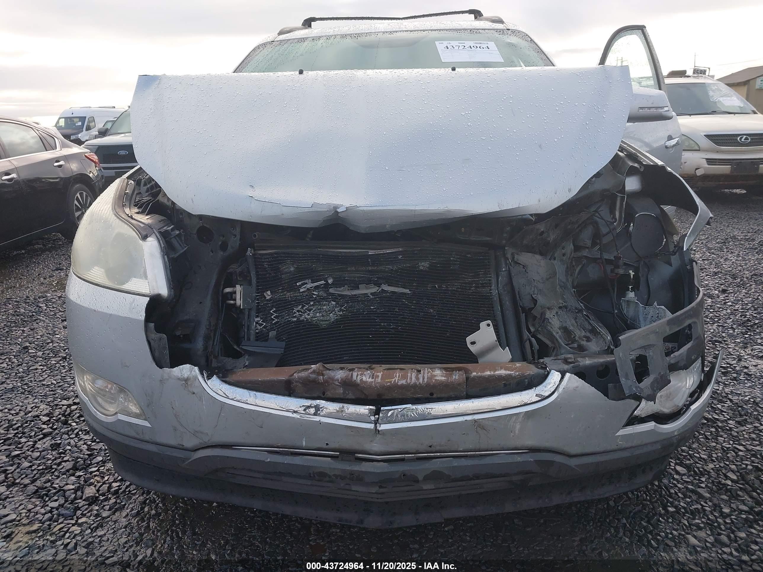 CHEVROLET TRAVERSE image 6