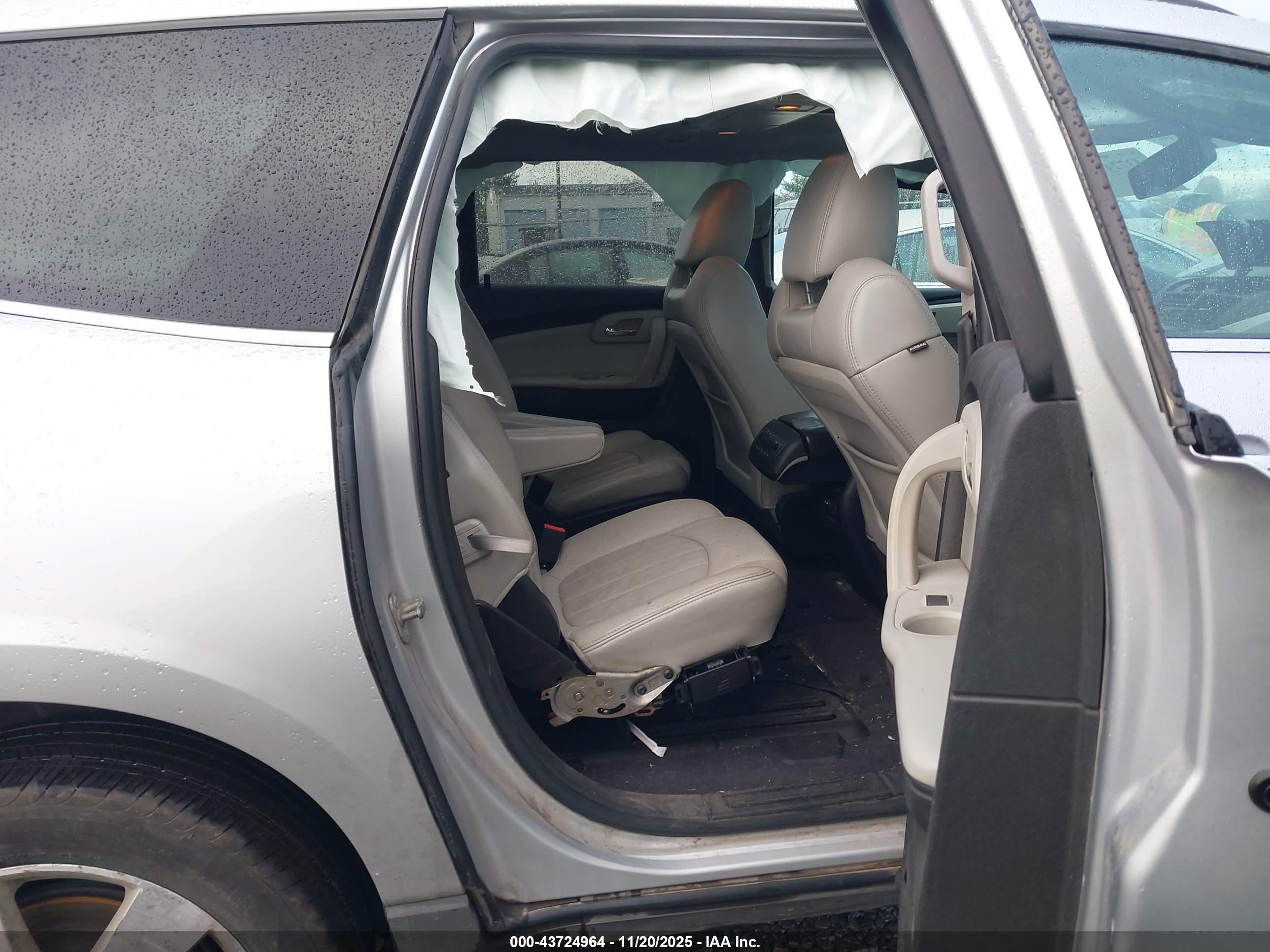 CHEVROLET TRAVERSE image 8