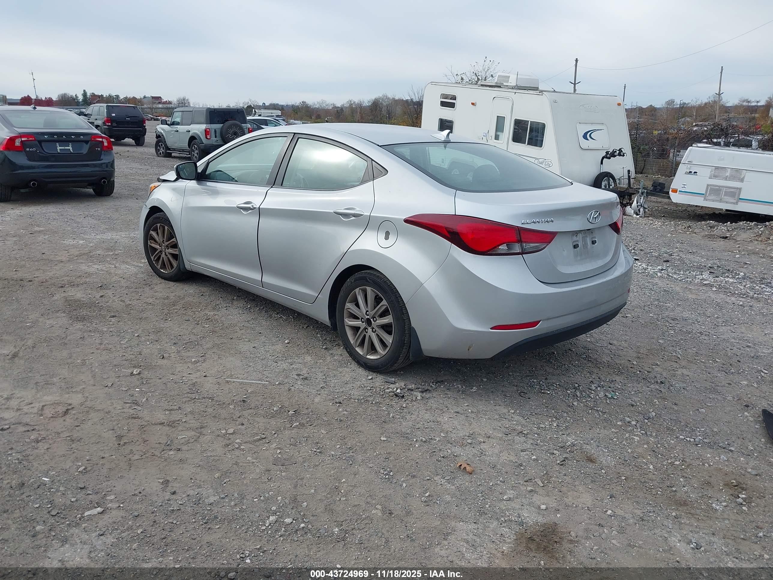 HYUNDAI ELANTRA image 3