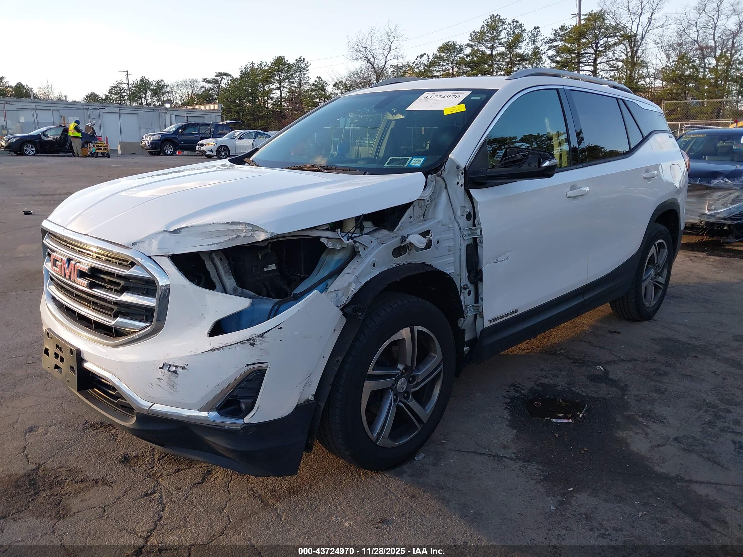 GMC TERRAIN image 2