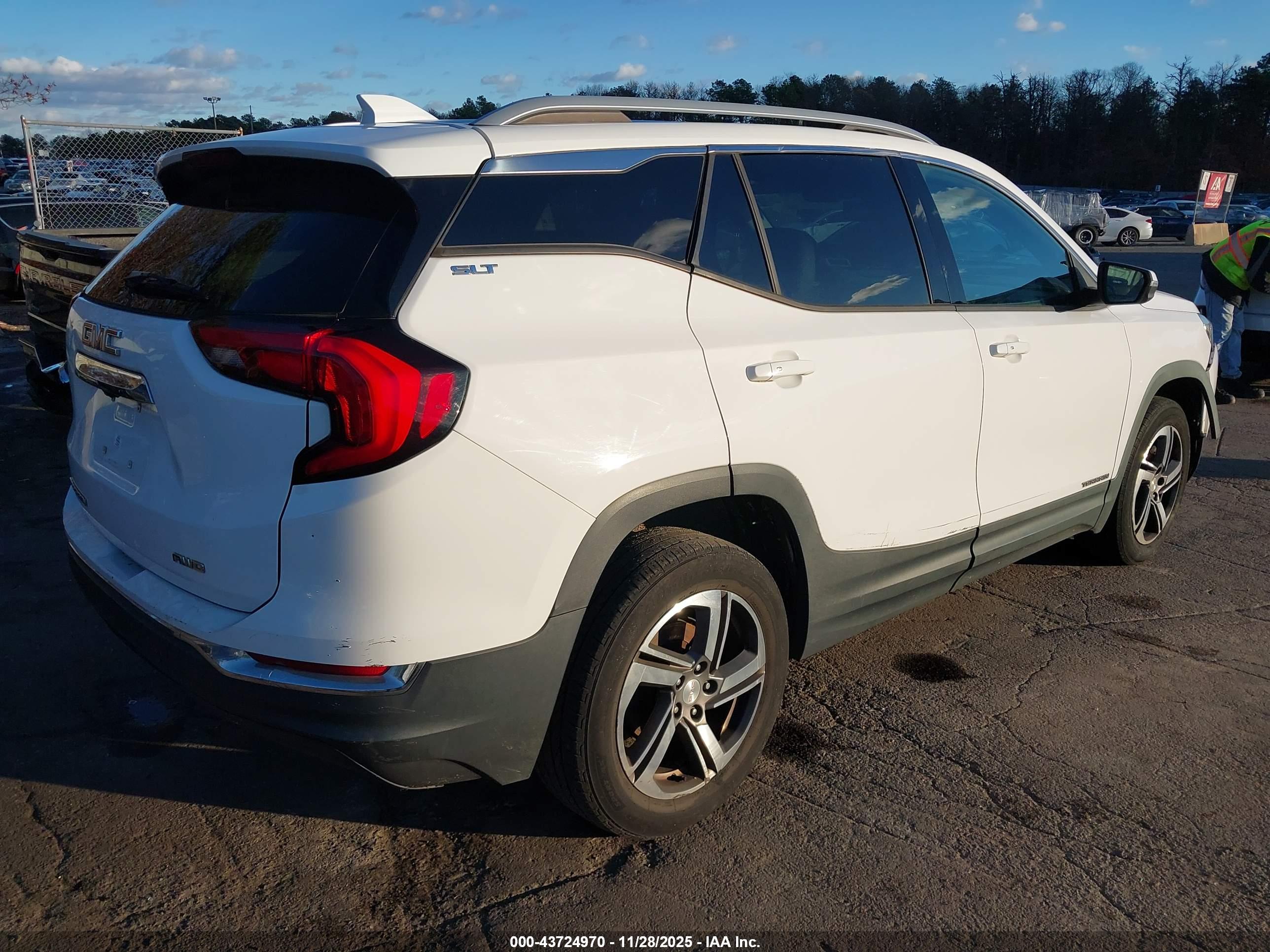 GMC TERRAIN image 4