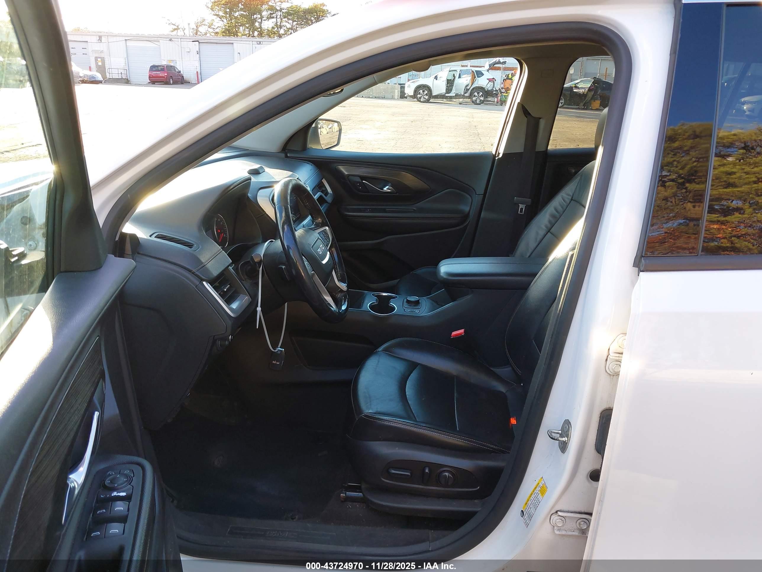 GMC TERRAIN image 5