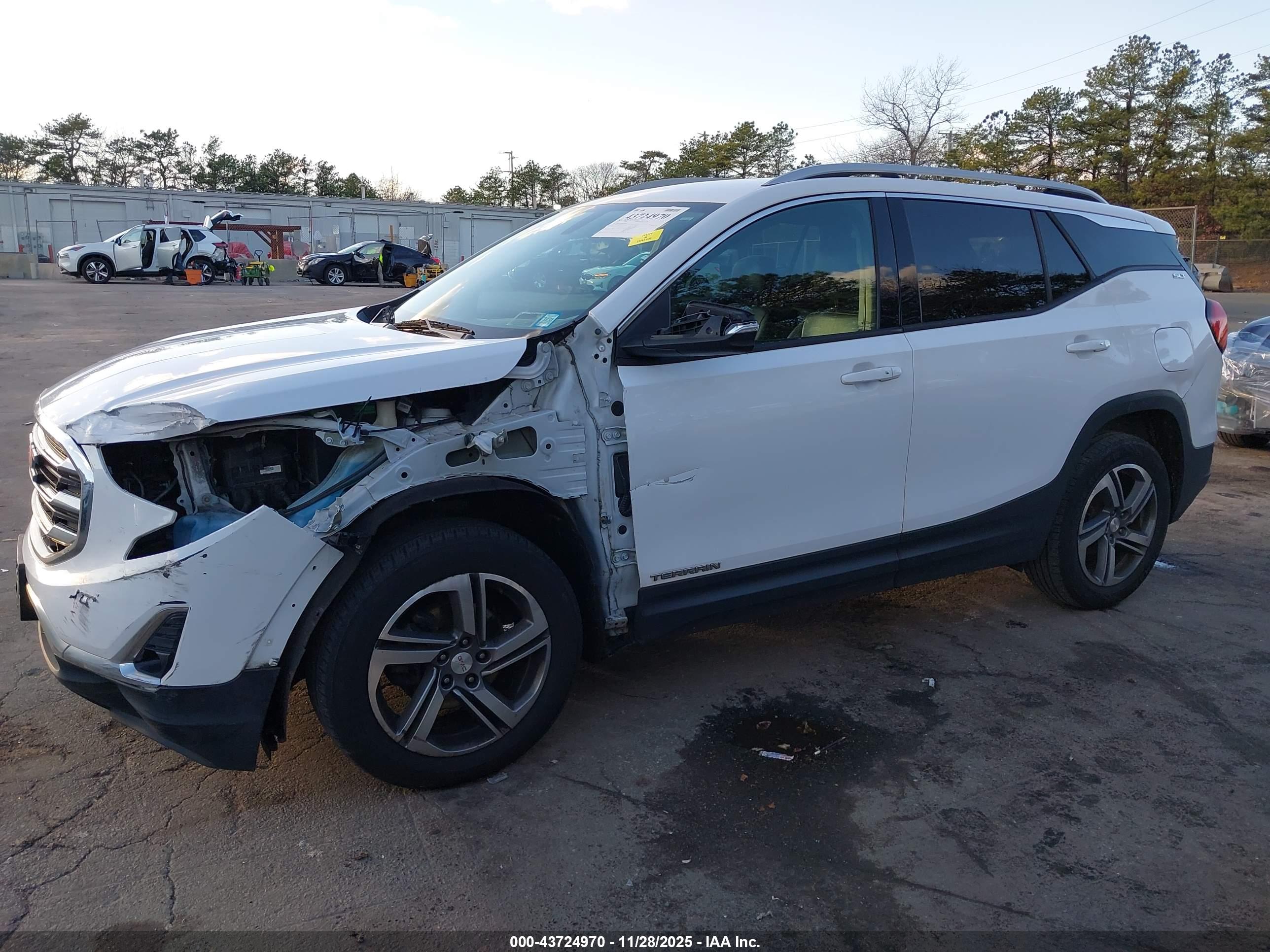 GMC TERRAIN image 6