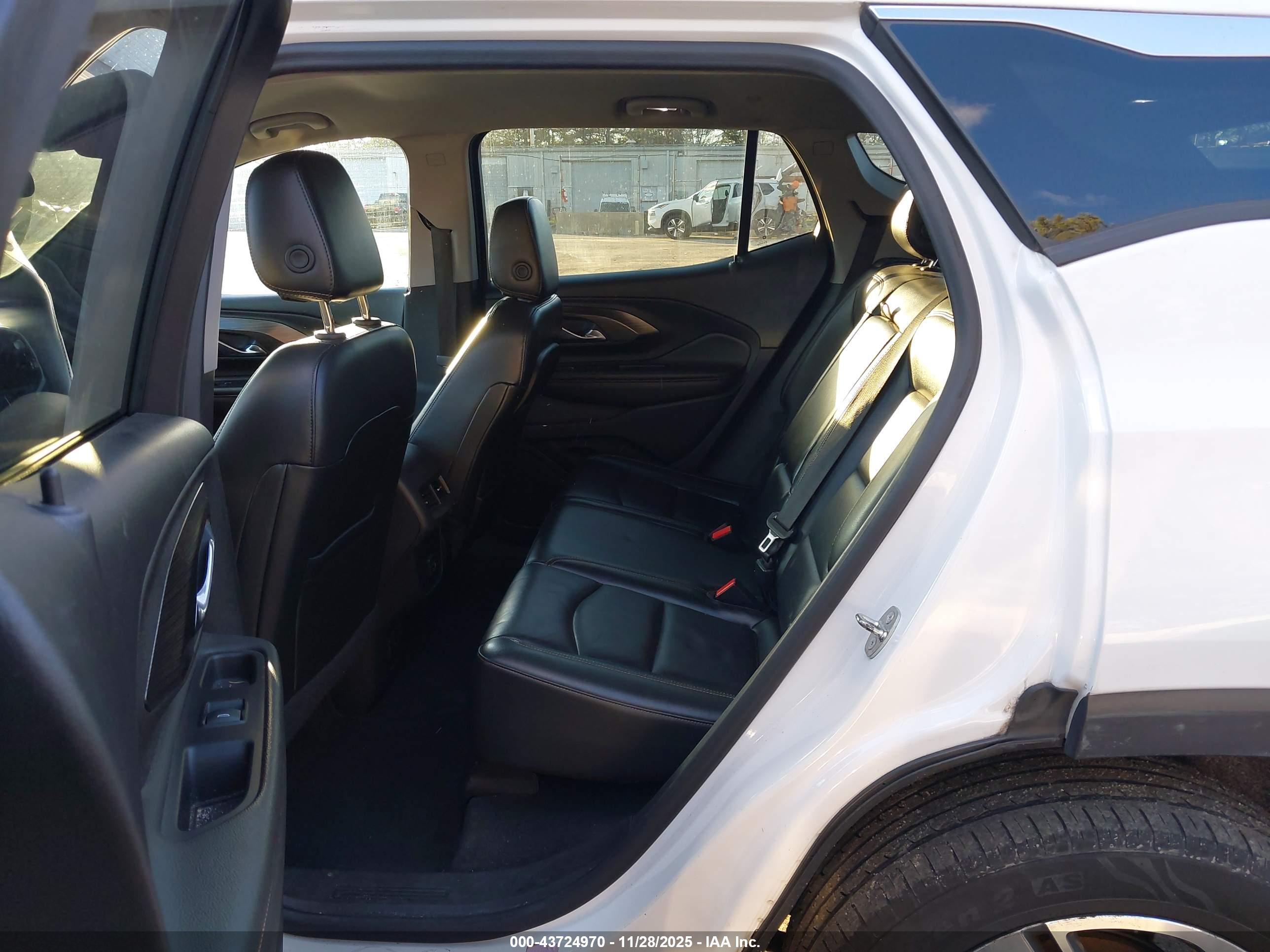 GMC TERRAIN image 8