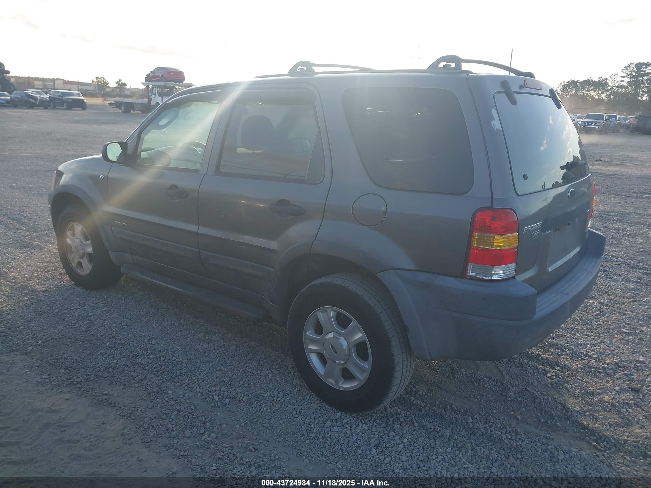 FORD ESCAPE image 3