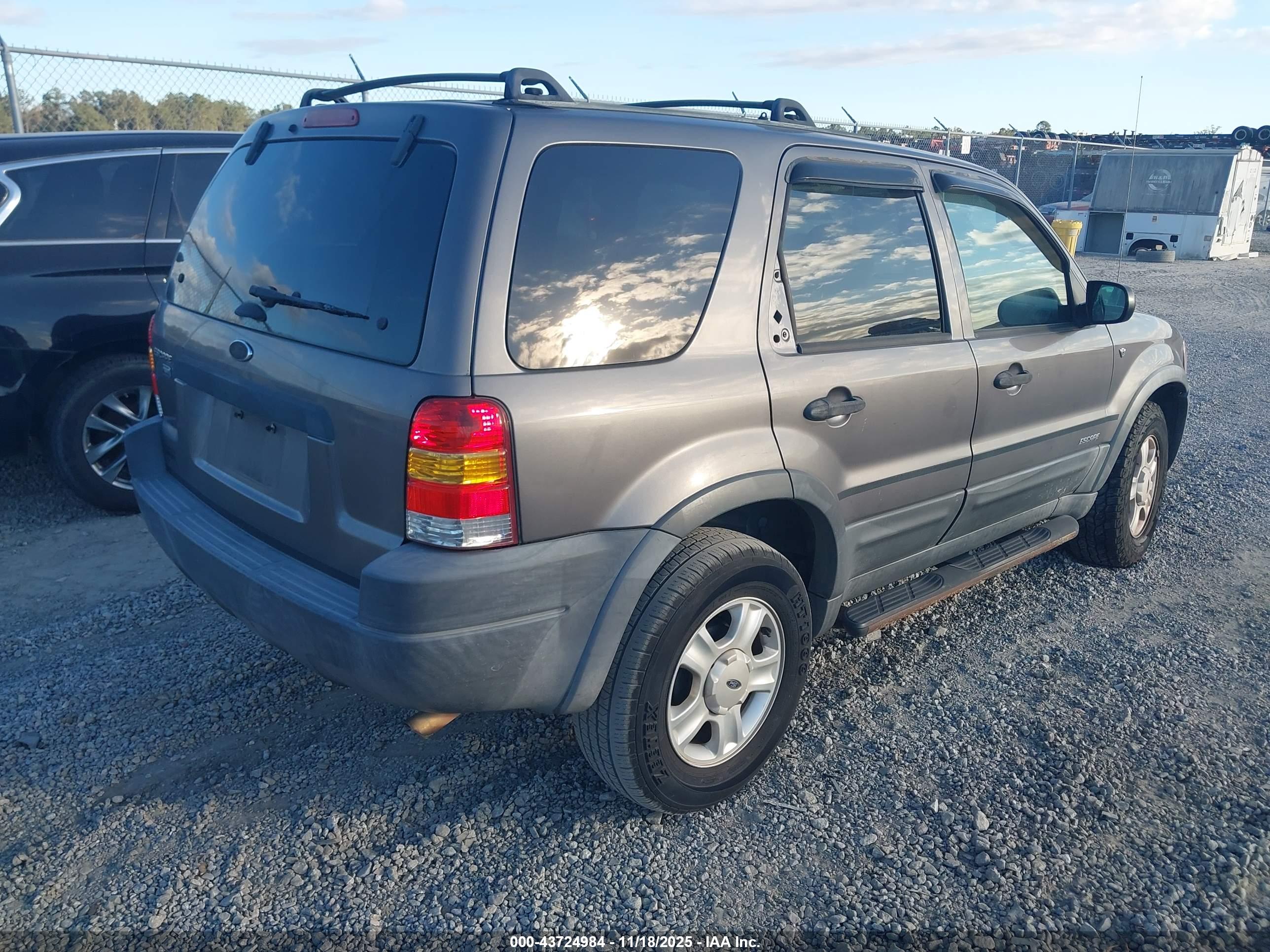 FORD ESCAPE image 4