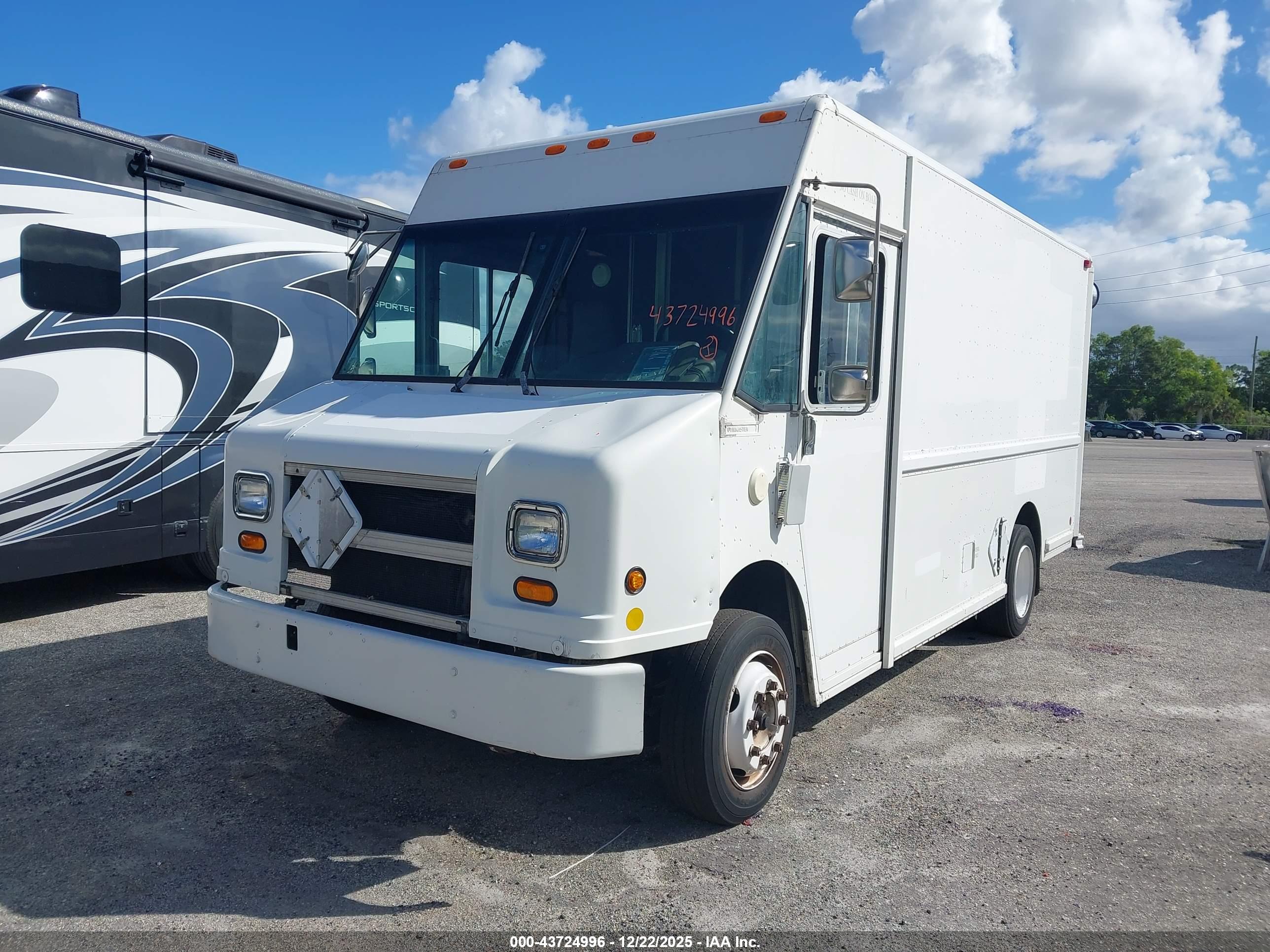 FREIGHTLINER CHASSIS image 2