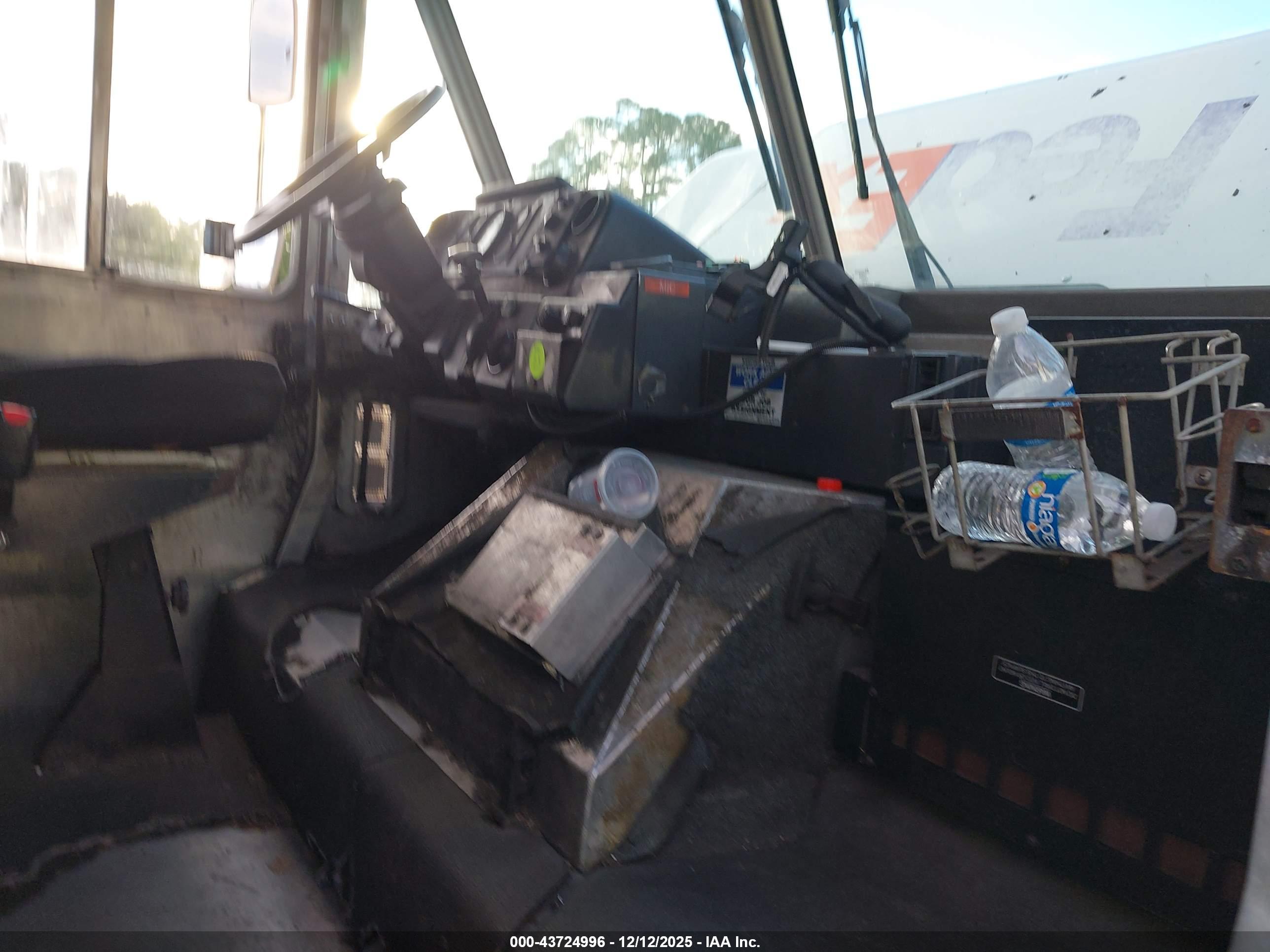 FREIGHTLINER CHASSIS image 7