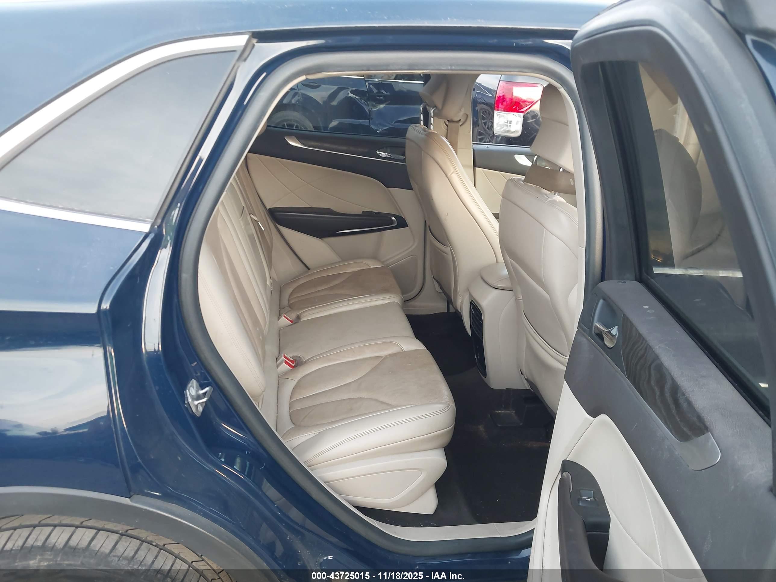 LINCOLN MKC image 8