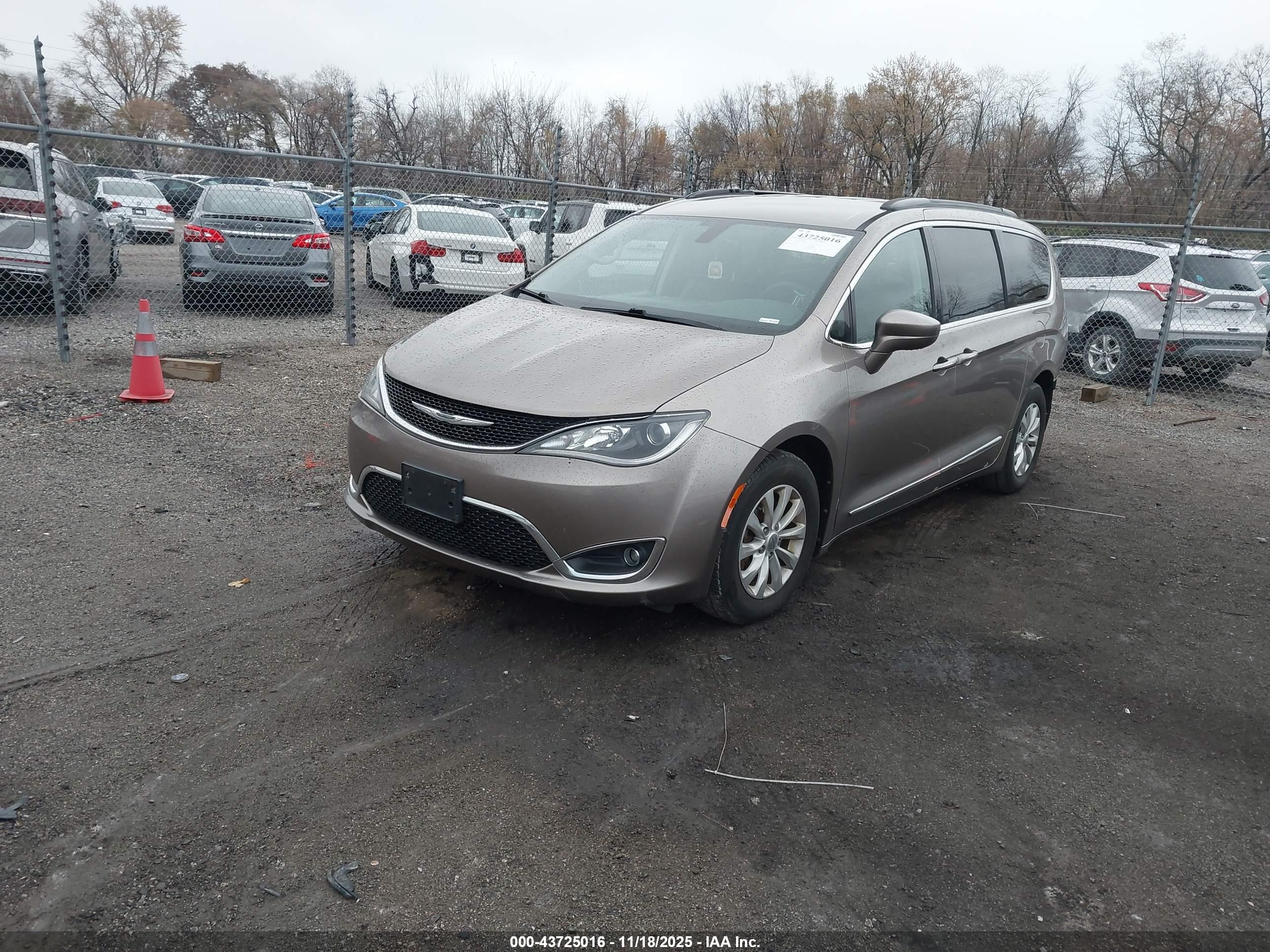CHRYSLER PACIFICA image 2